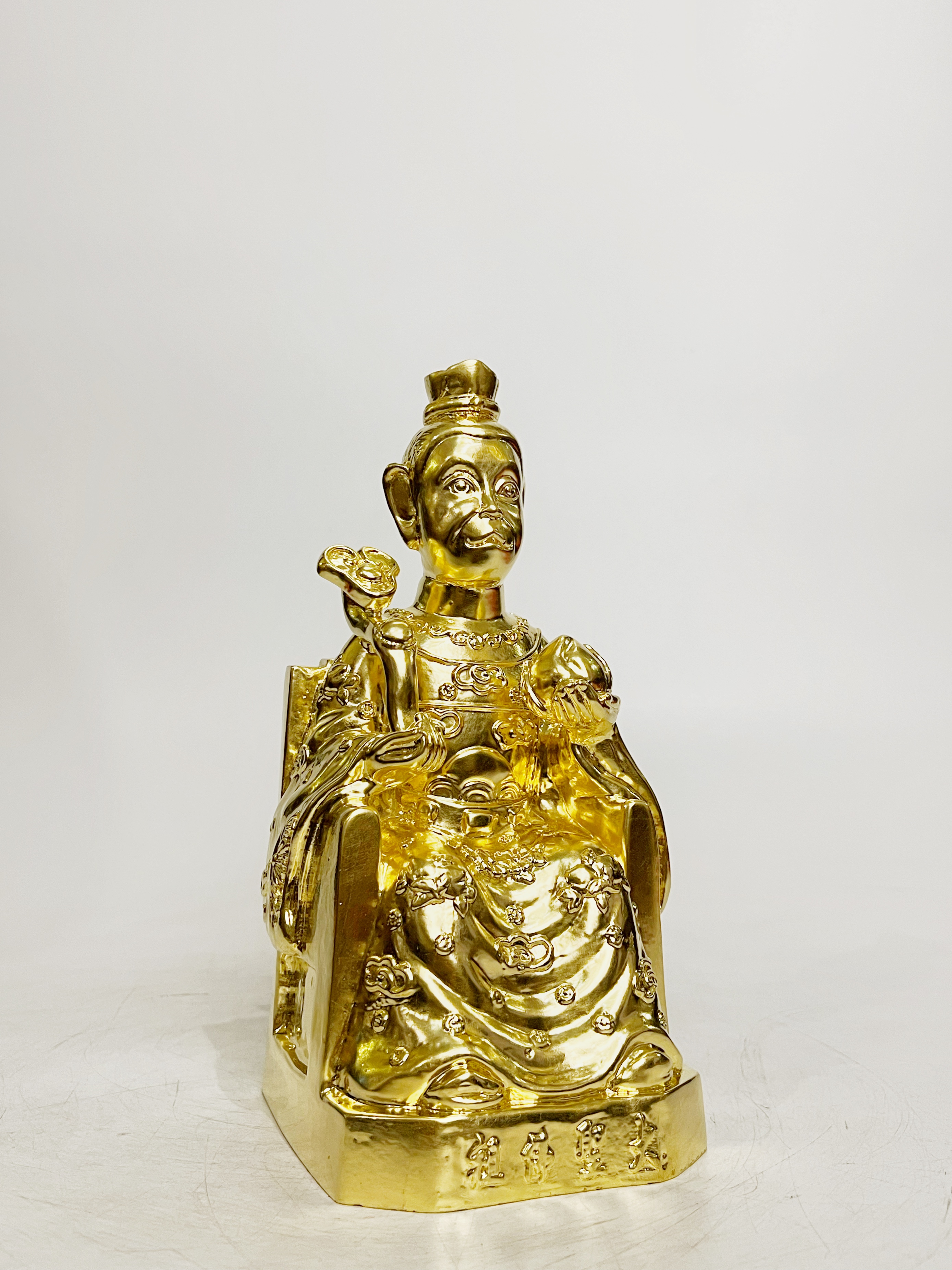 ตัวอย่างงานลงรักปิดทองคำเปลวเต็มองค์