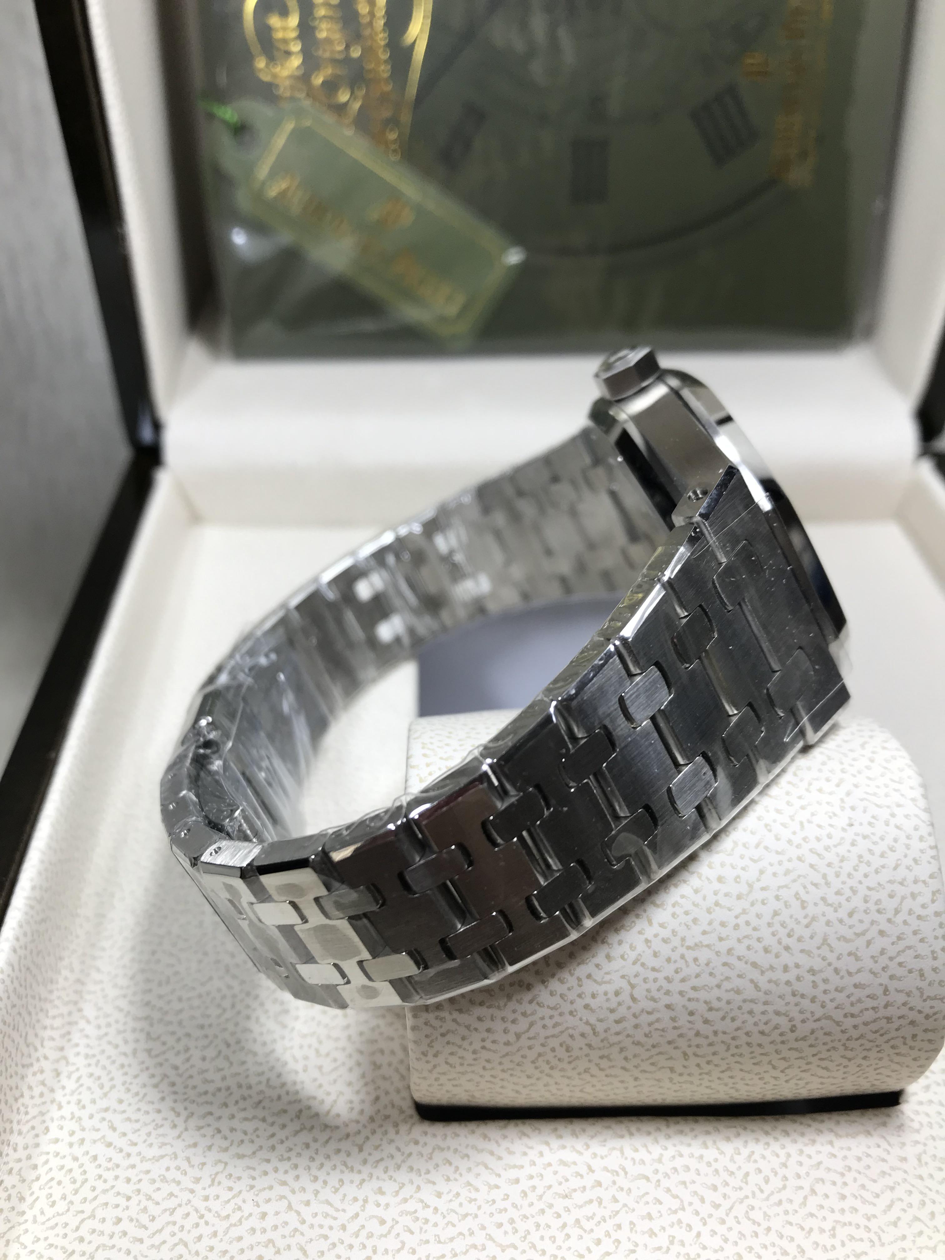 Audemars Piguet (15400) (Swiss)