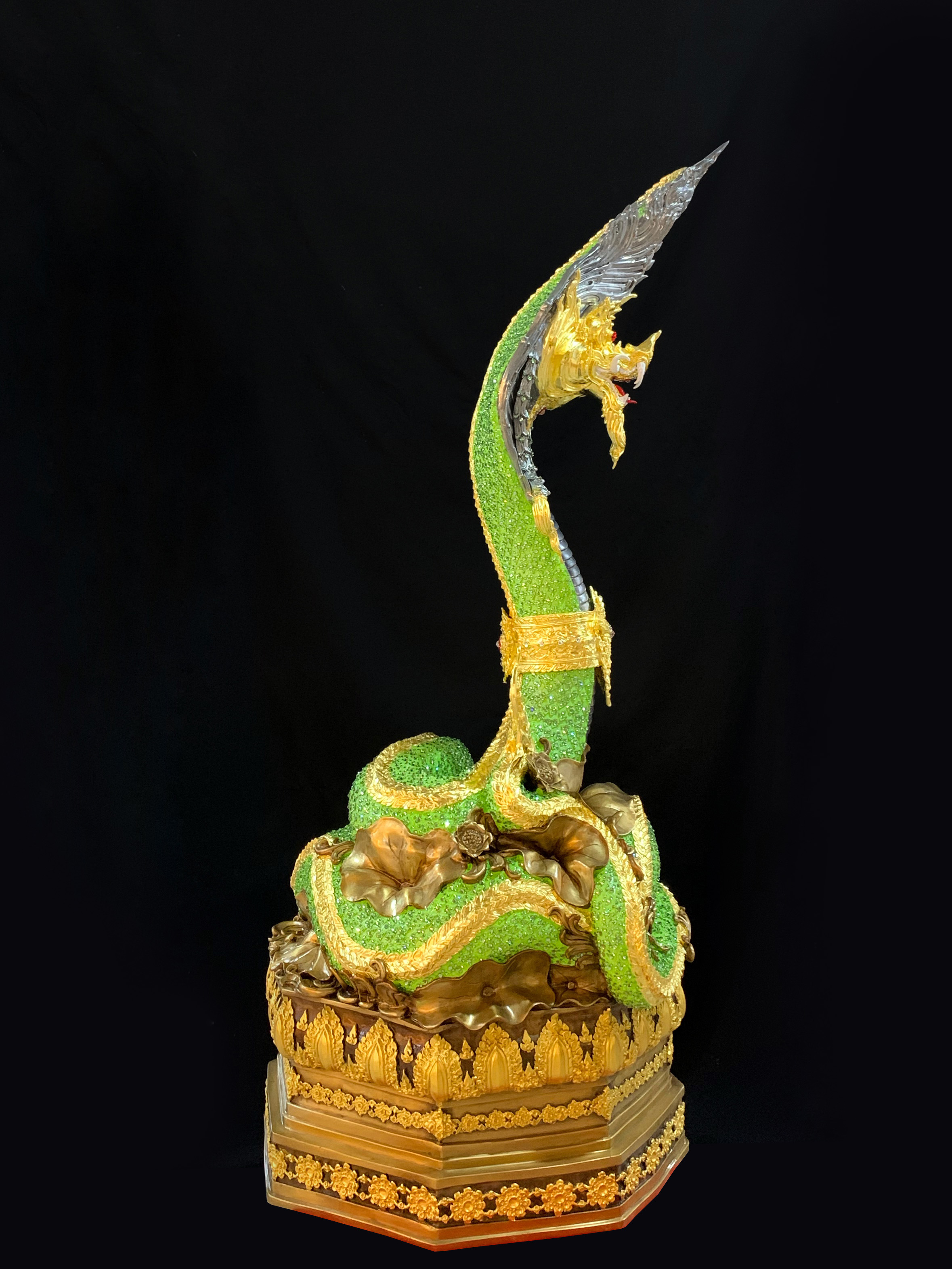 พญานาค สูง 149 cm.