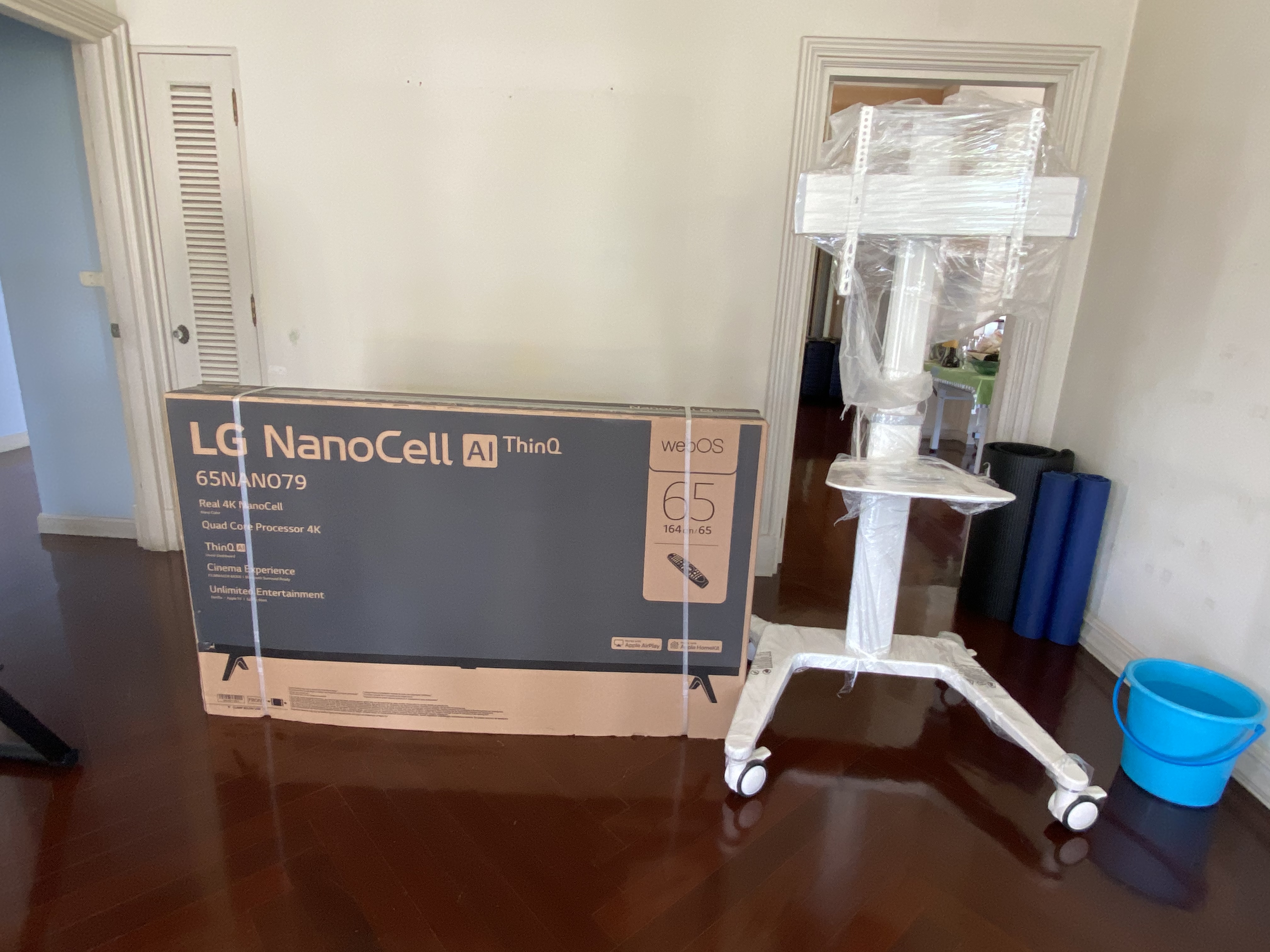 JMTVSTAND MT-F9200ขาตั้งพื้นทีวีมีล้อเลื่อน วัสดุอลูมิเนียม {สีขาว} รูปทรงสวยงาม ทันสมัย รองรับทีวีขนาด 37"-75"นิ้ว{รับประกัน 3ปี0964746498 }