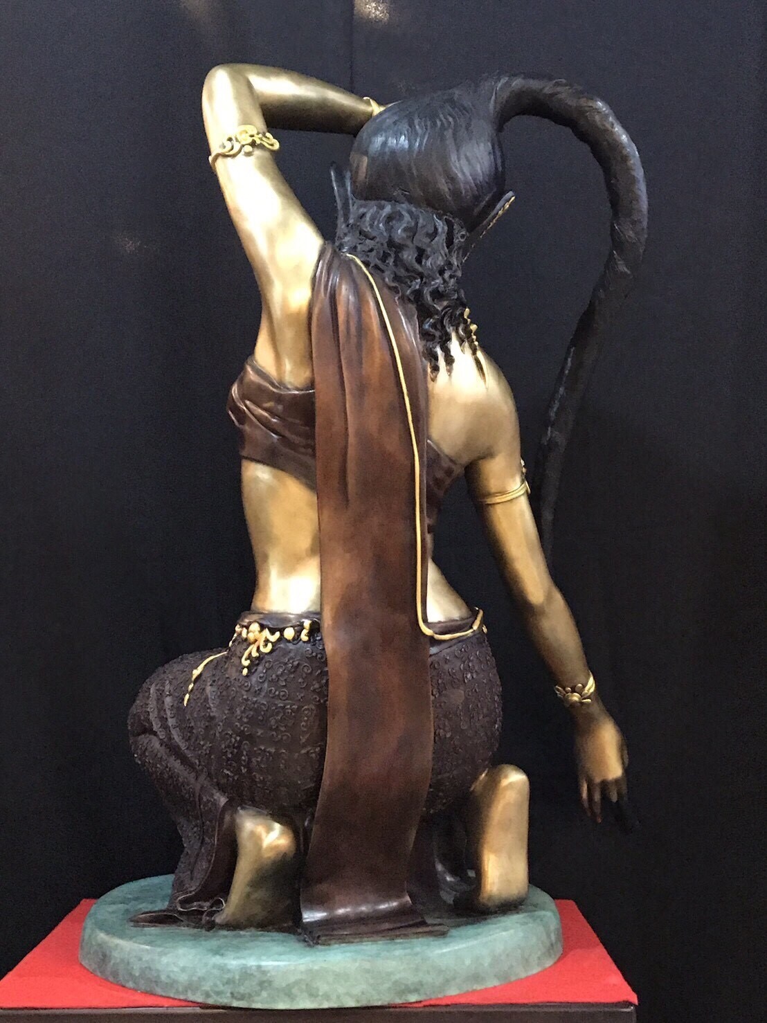 พระแม่ธรณีบีบมวยผม หน้าตัก 30 นิ้ว