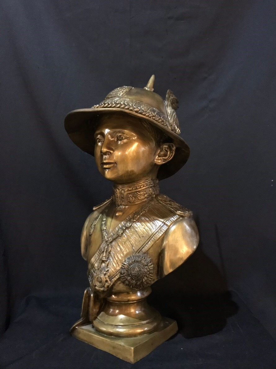 รัชกาลที่ 8 ทรงพระเยาว์ ครึ่งพระองค์