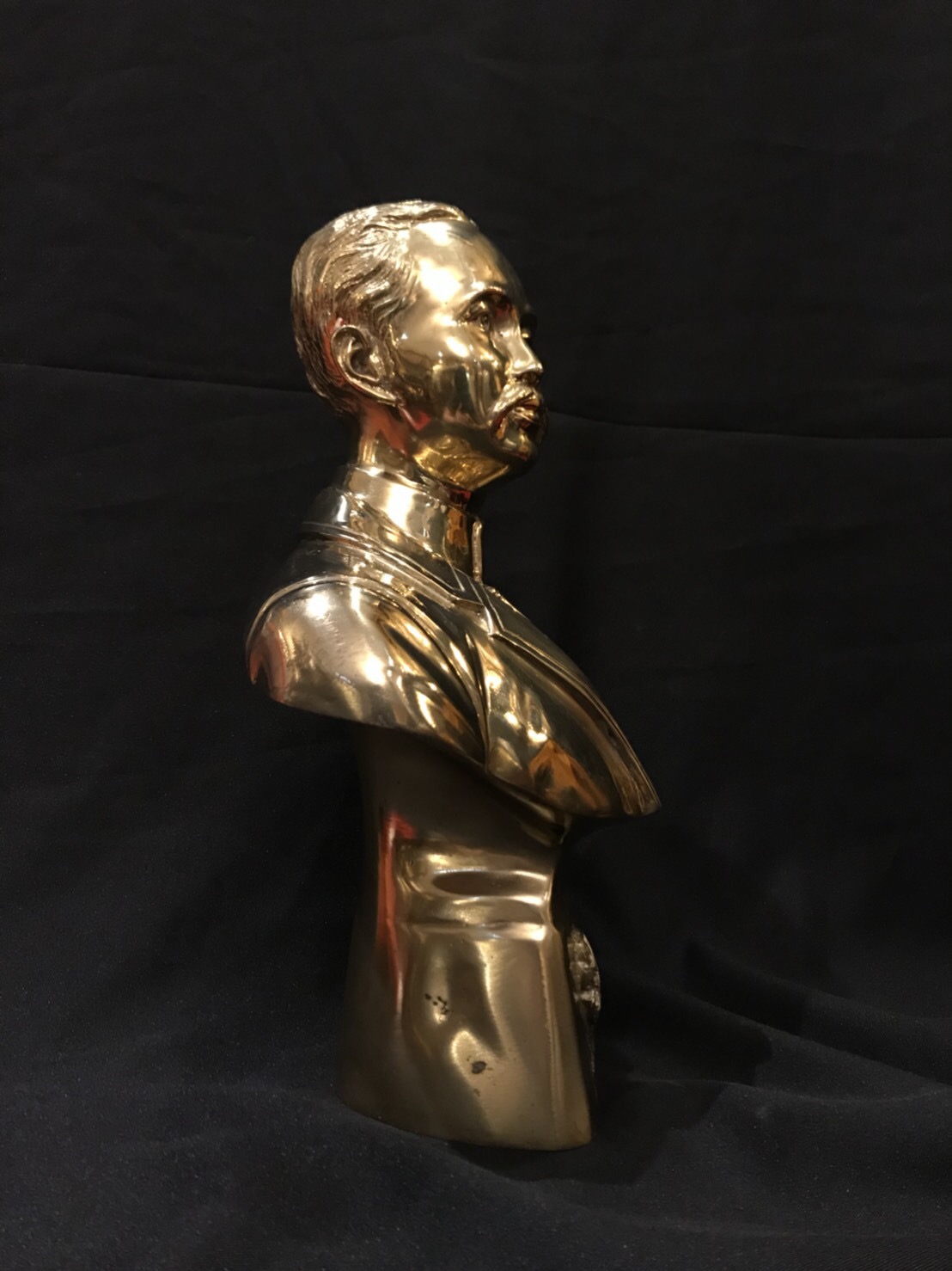 รัชกาลที่ 5 ครึ่งพระองค์ ทรงชุดสากล