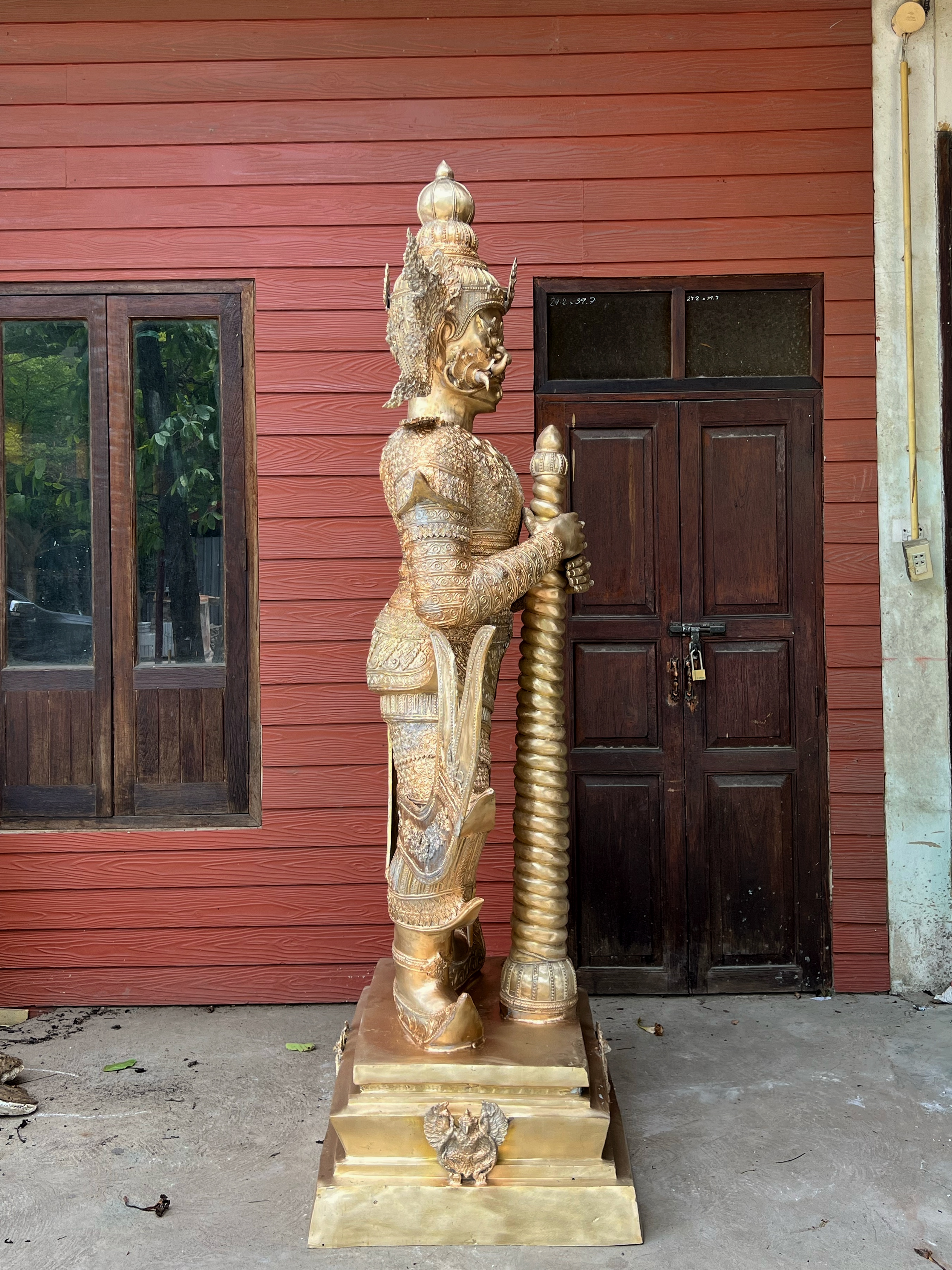 ท้าวเวสสุวรรณ ขนาดสูง 2.35 เมตร