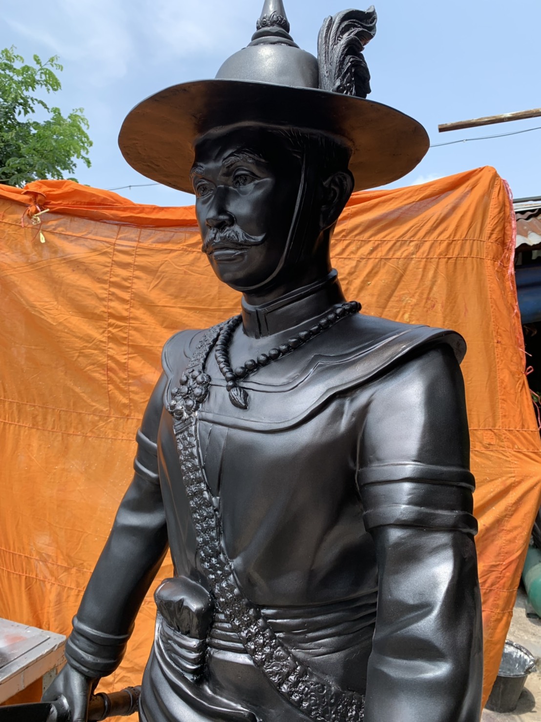 สมเด็จพระเจ้าตากสินมหาราช สูง 186 cm