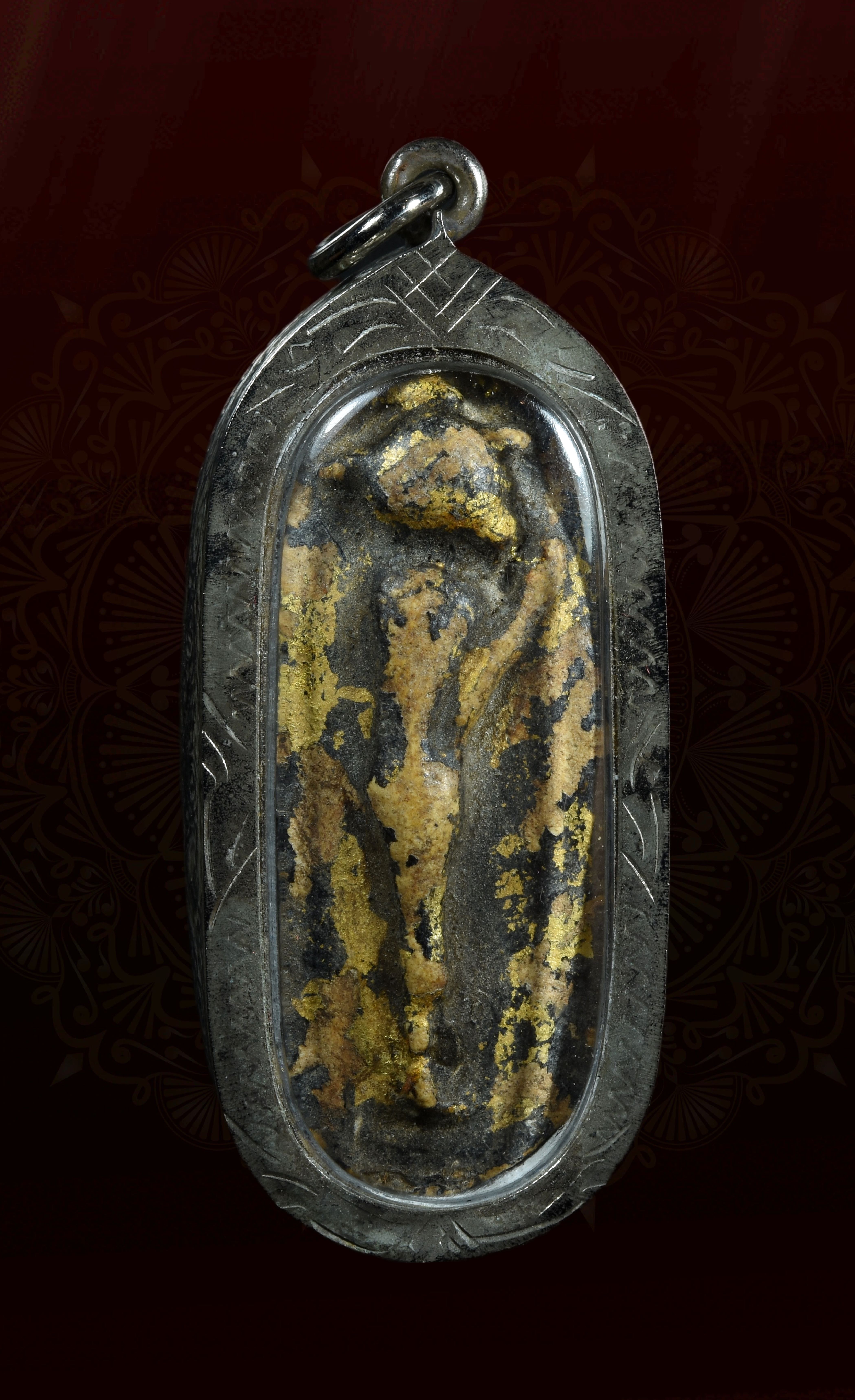 พระวัดพลับ พิมพ์วันทาเสมา มีคราบลงรักปิดทอง