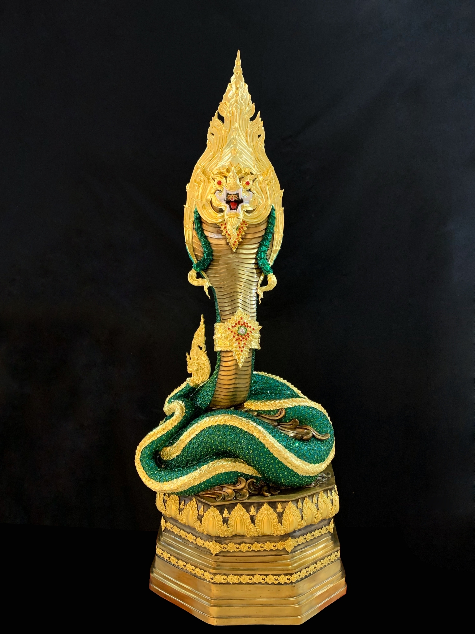 พญานาค สูง 159 cm.