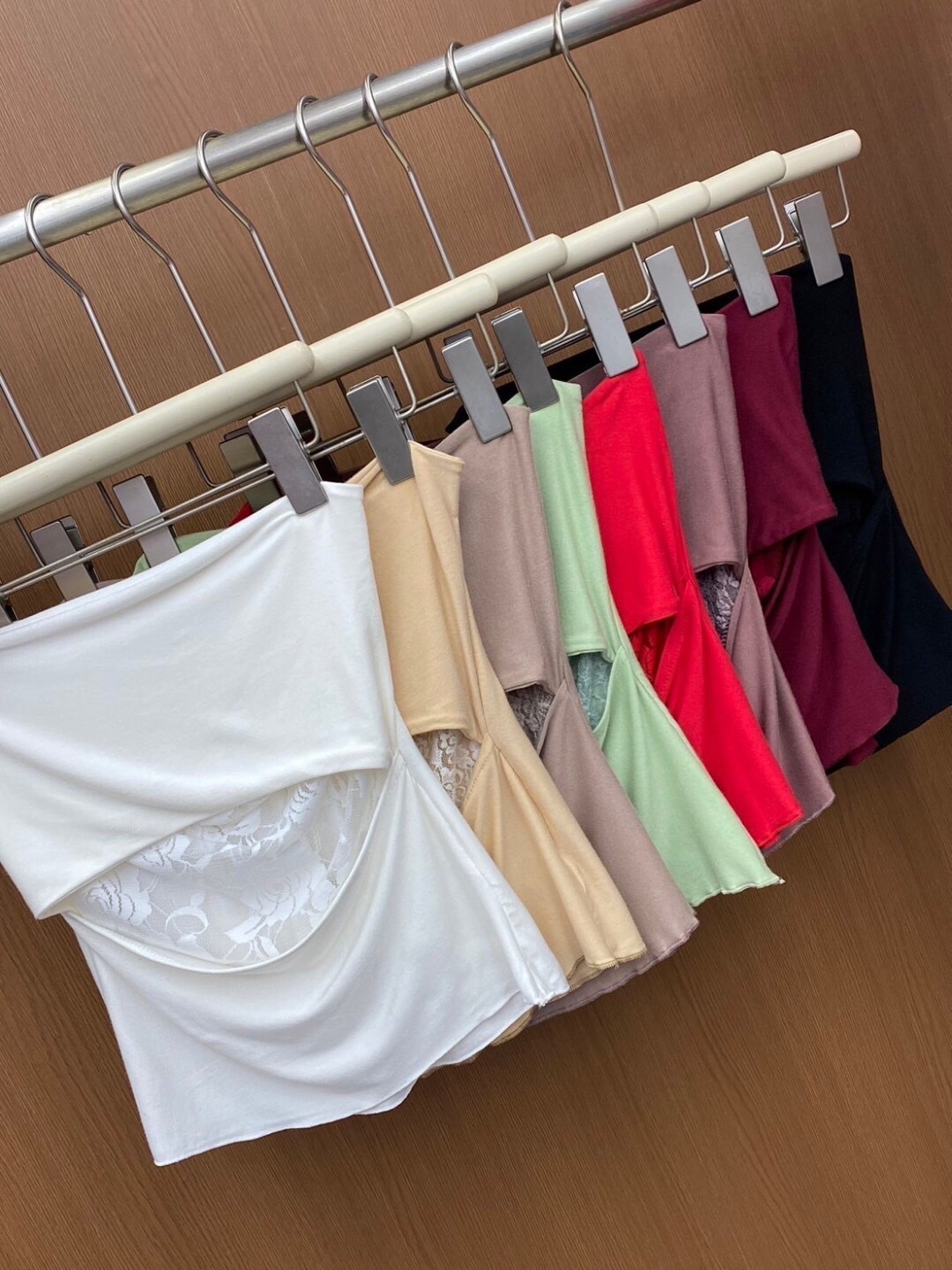 เสื้อเกาะอก ผ้ายืด spandex Hiso แต่งลูกไม้ซับด้านใน ทรงดีผ้าทบdouble MLI
