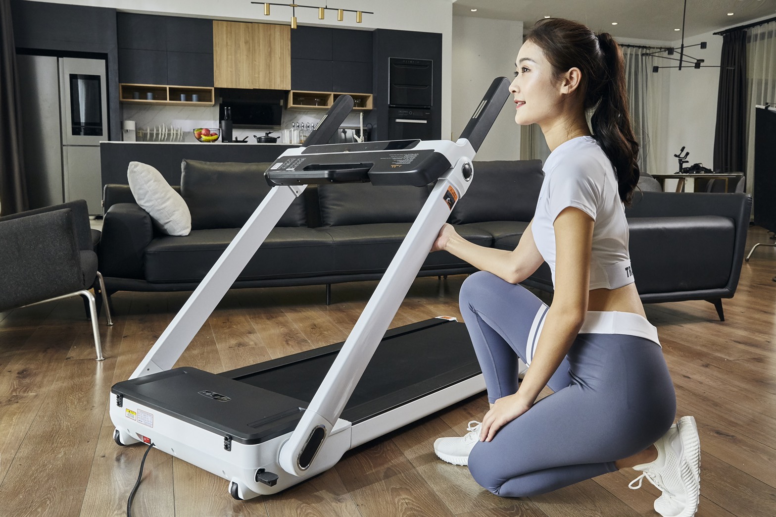 ลูวิ่งไฟฟ้ามอเตอร์3.5แรงม้า T60 Pro World master fitnessเล่น WiFi เชื่อมต่อinternetได้ มอเตอร์DC 3.5แรงม้า รองรับน้ำหนักผู้ใช้135KG