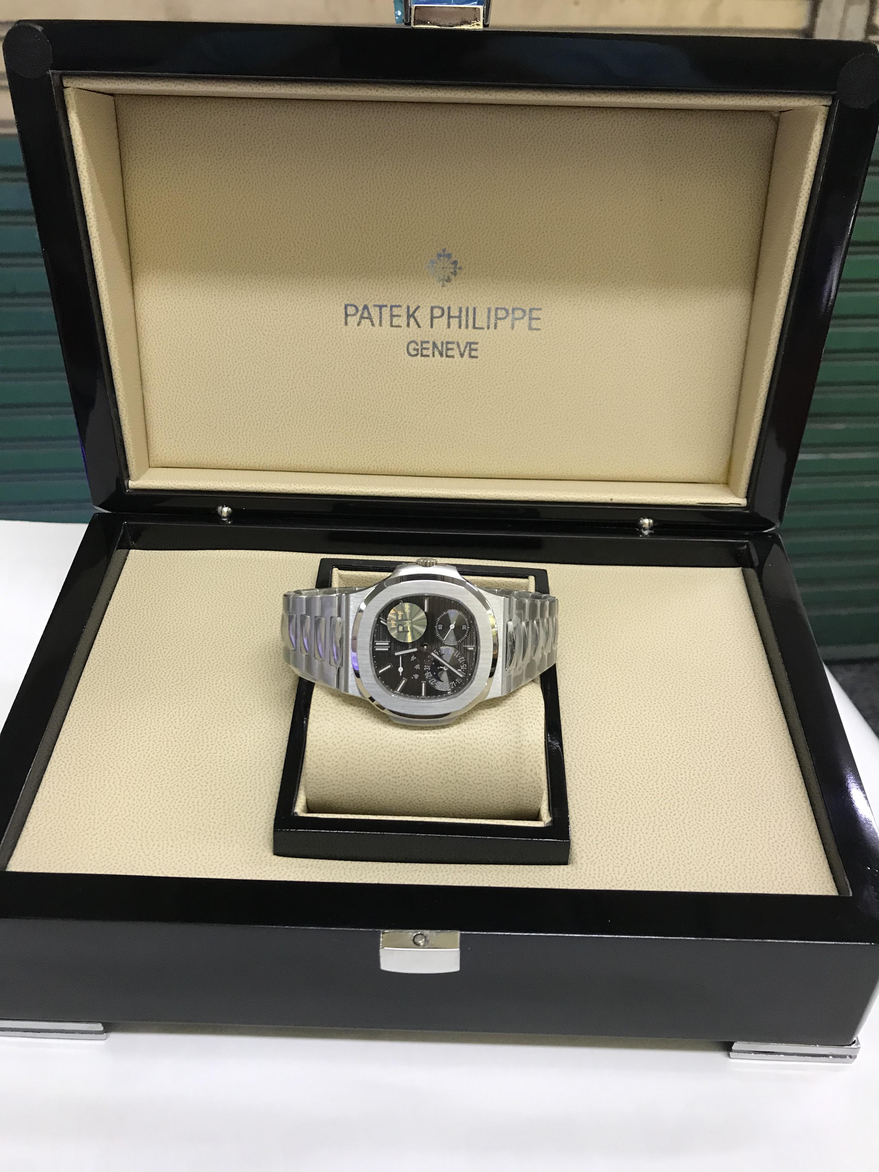 Patek Philippe Nautilus 5712/1A-001 (Swiss)