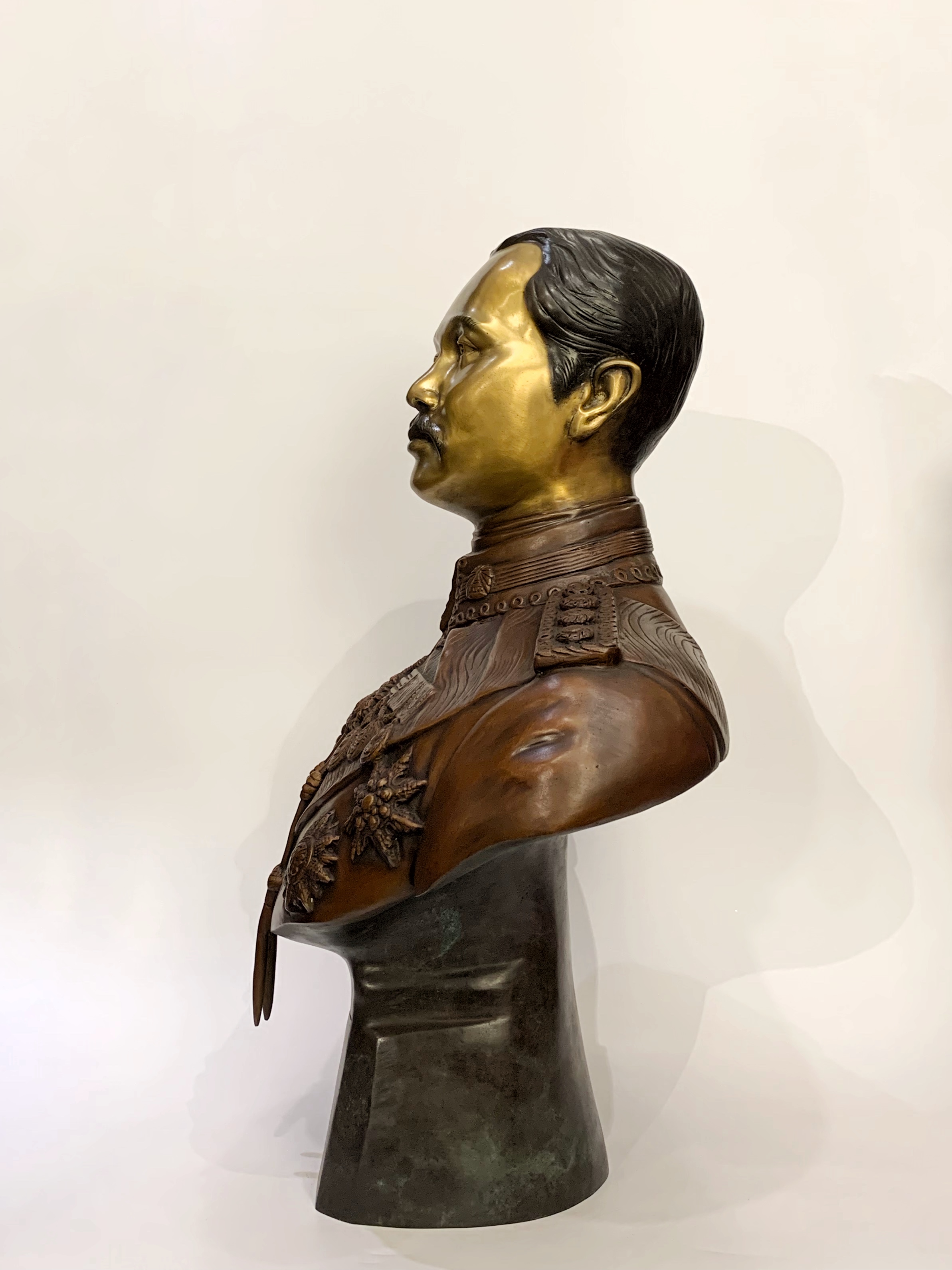 รัชกาลที่ 5 ครึ่งพระองค์ (ขนาดเท่าจริง)