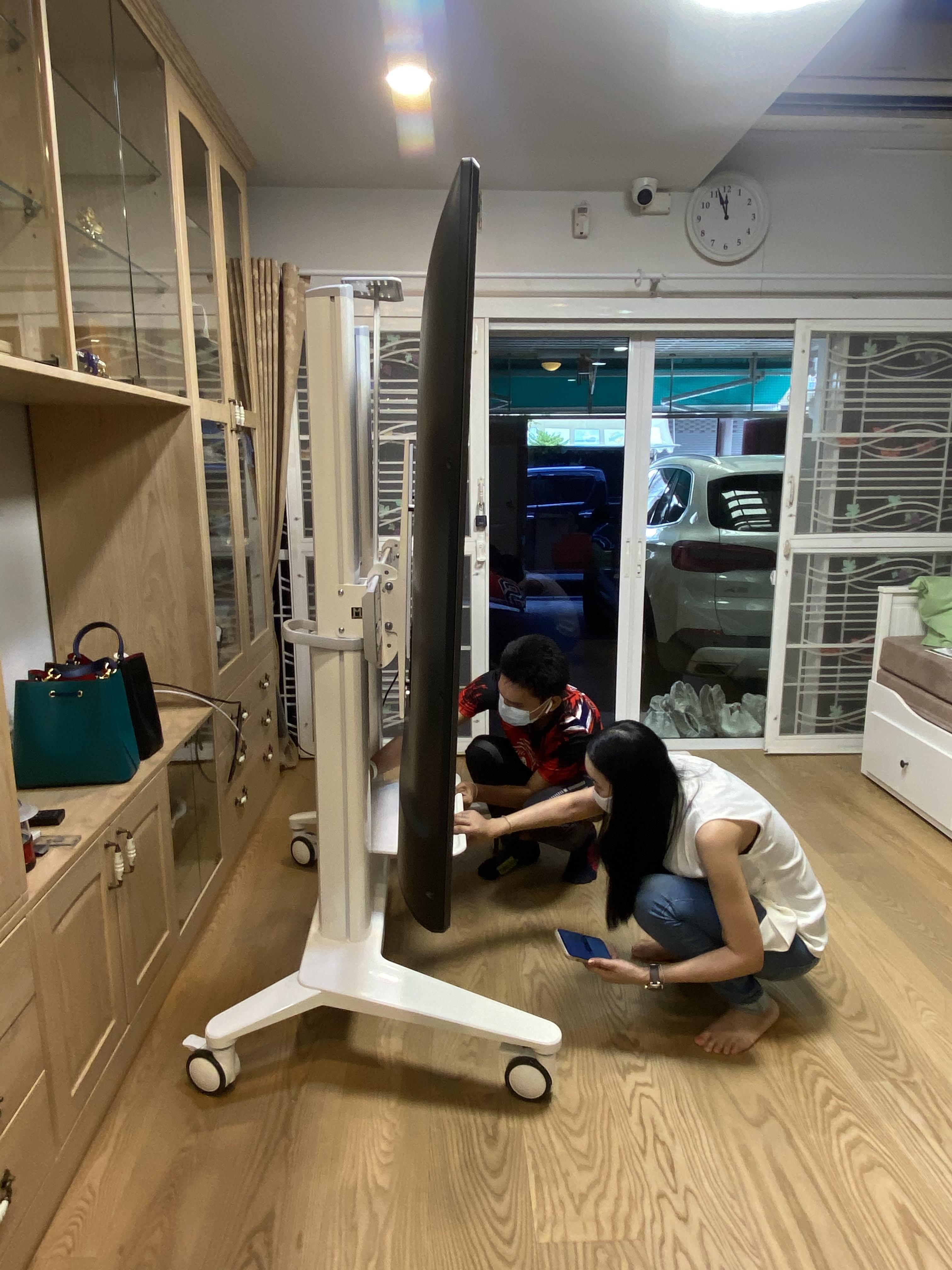 JMTVSTAND MT-F9400 ขาตั้งพื้นทีวีมีล้อเลื่อนTV Stand วัสดุ Aluminium อลูมิเนียม{สีขาว} แข็งแรง สวยหรู ทรงทันสมัย รองรับทีวี 70"-120"นิ้ว{รับประกัน 3 ปี}0964746498