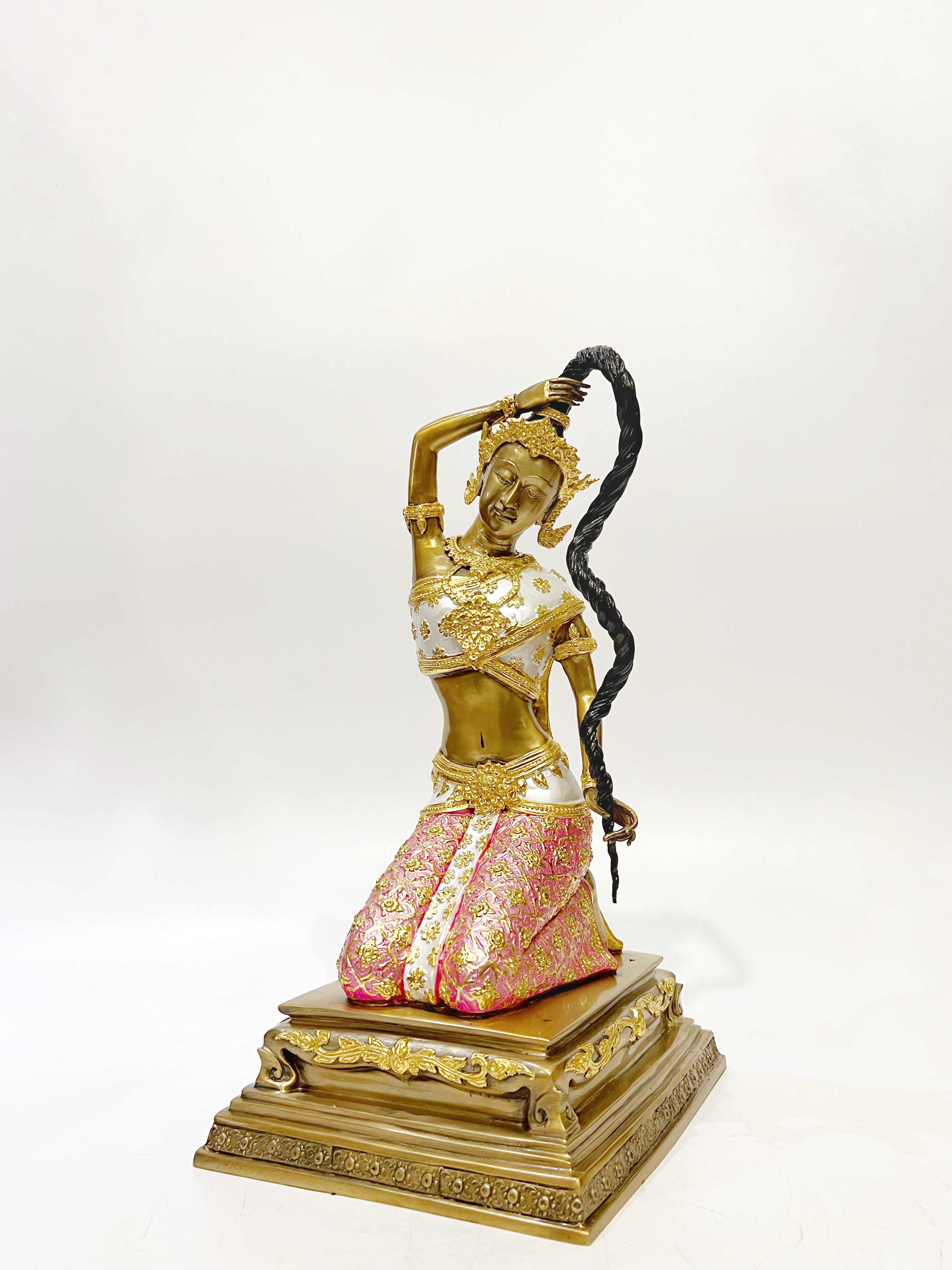 พระแม่ธรณีบีบมวยผม หน้าตัก 9 นิ้ว