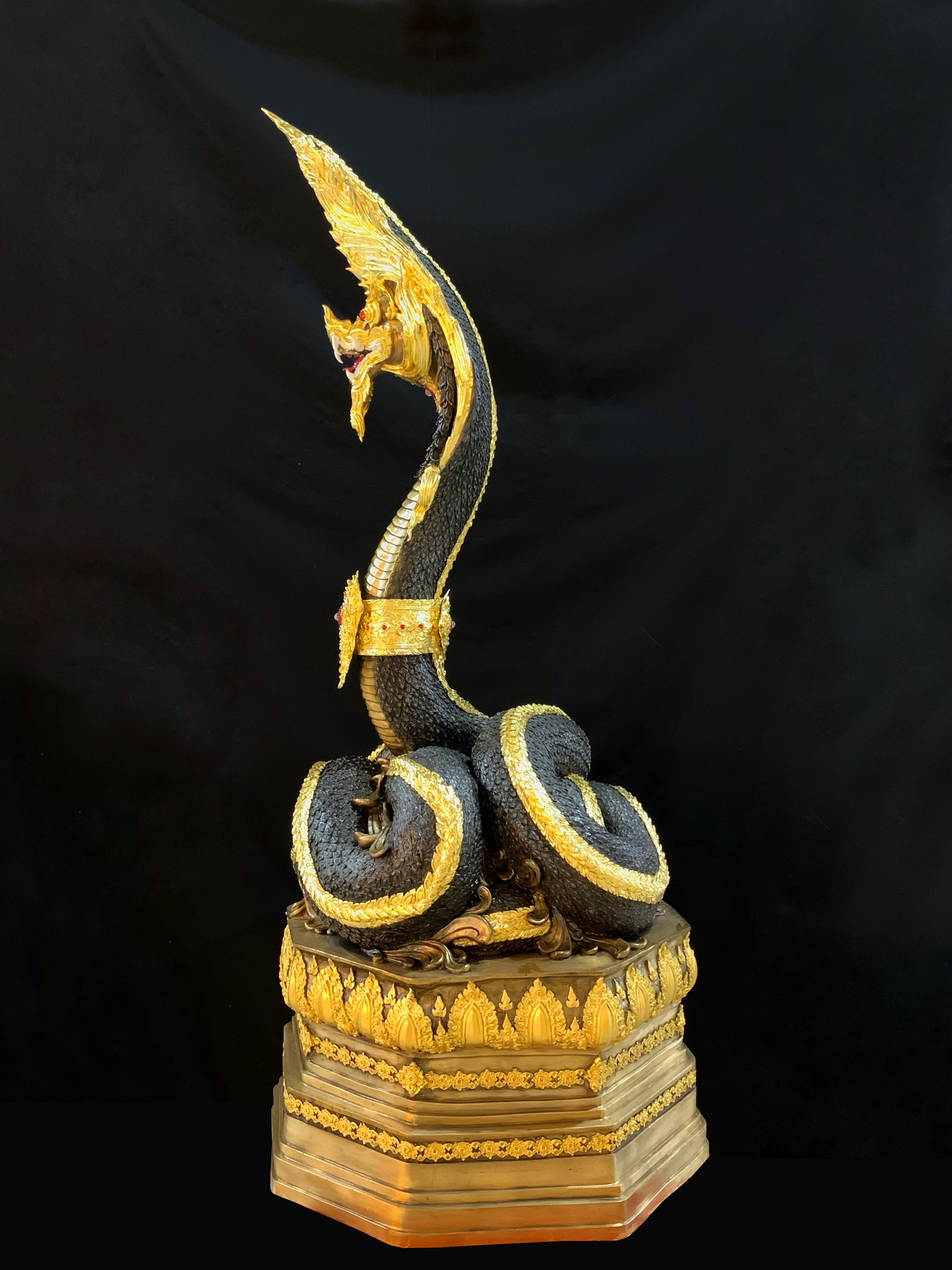 พญานาค สูง 159 cm.