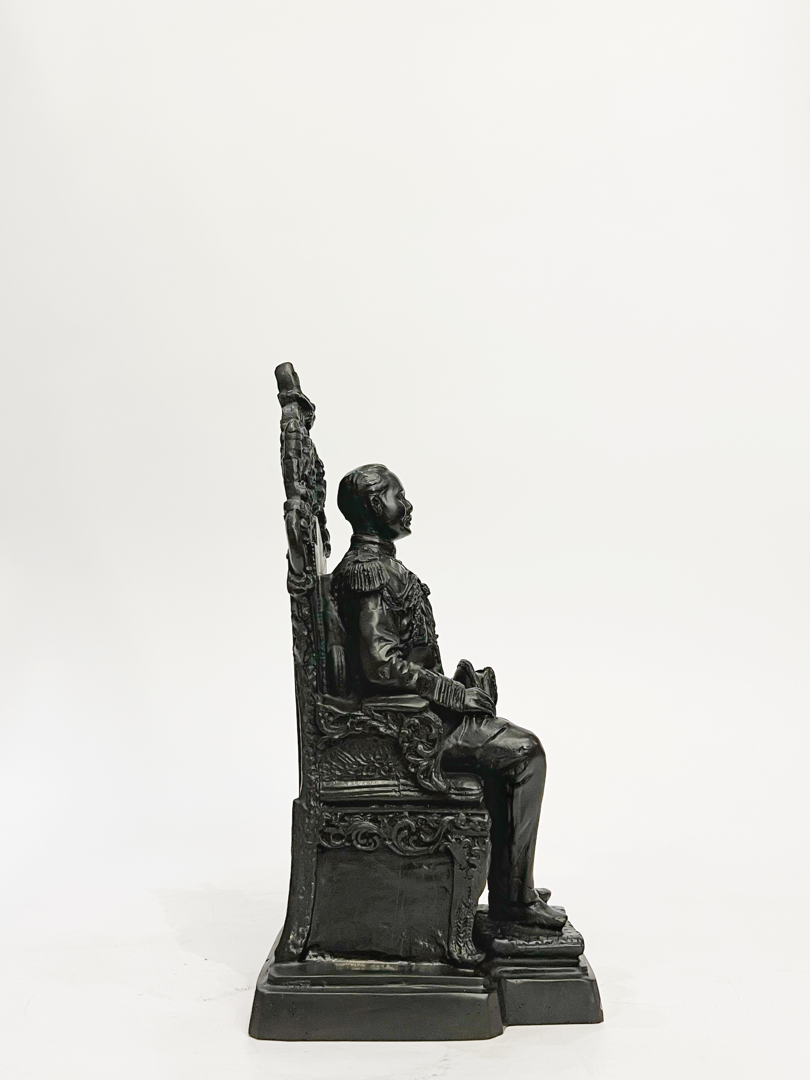 รัชกาลที่ 5 นั่งบัลลังก์ หน้าตัก 5 นิ้ว