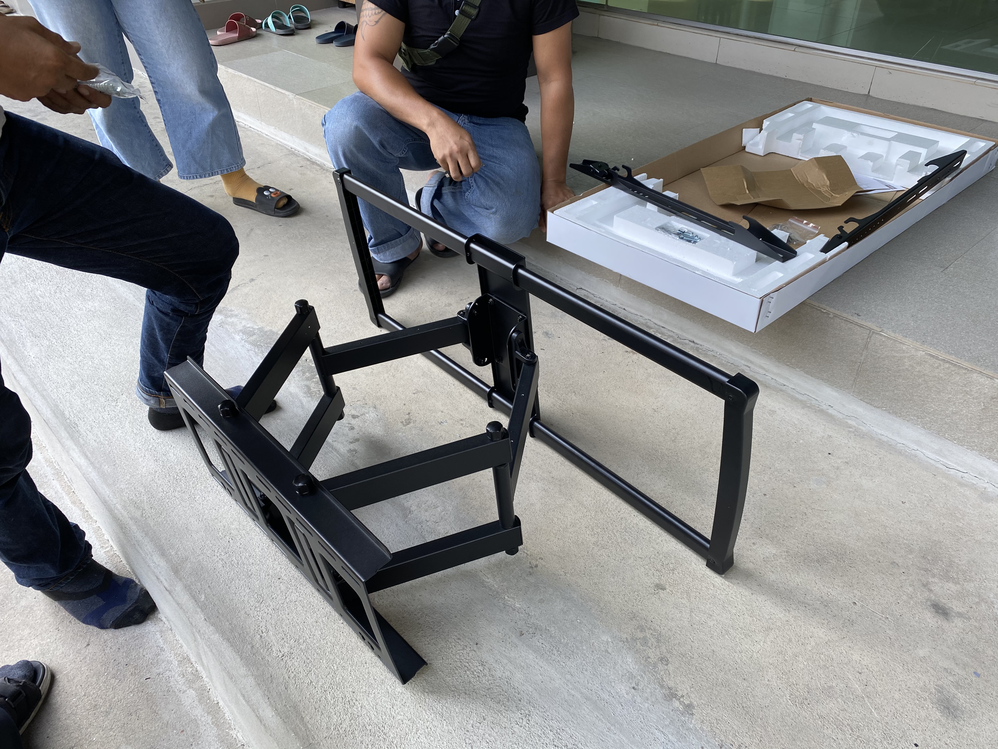 JMTVSTAND MT-A5050 ขาแขวนทีวีแบบสวิงตัวใหญ่สุด ขนาด 60"-100"นิ้ว วัสดุเหล็กหนาแข็งแรง สวิง-ก้ม/เงยได้0964746498