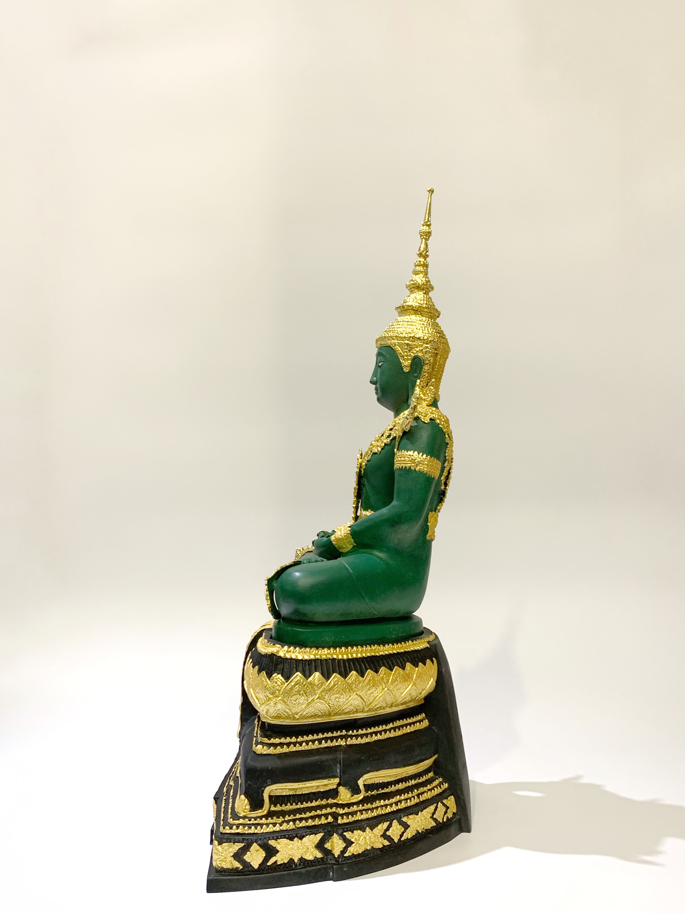 พระแก้วมรกต ทรงเครื่องฤดูร้อน หน้าตัก 9 นิ้ว