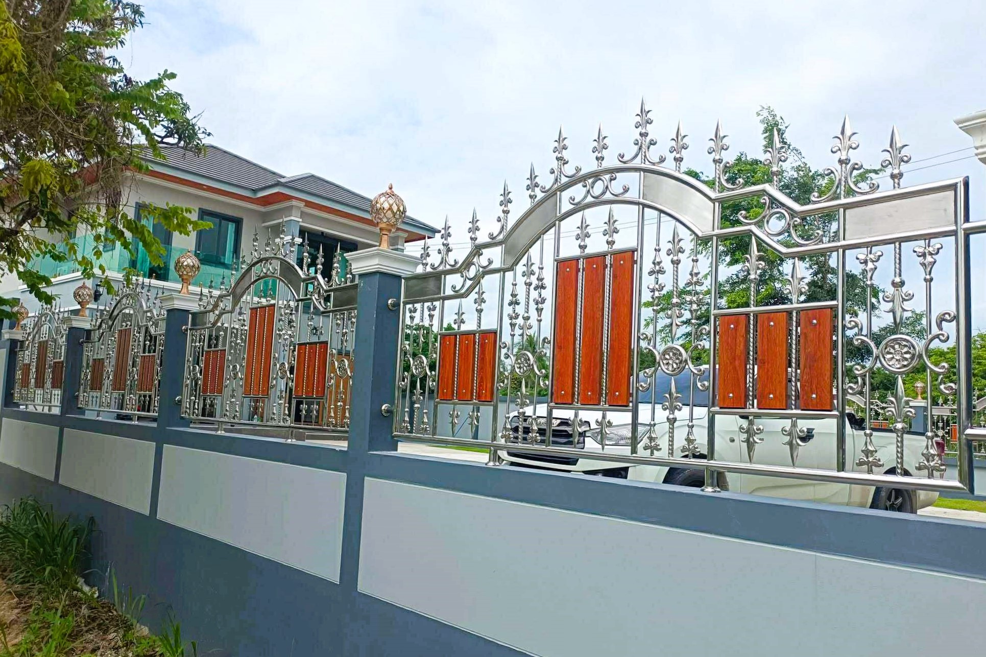 ประตูสแตนเลส (ประตูรั้วอัลลอย Alloy) ช่างสแตนเลส มอเตอร์รีโมท ประตูรีโมท จังหวัดอุทัยธานี 0951955898