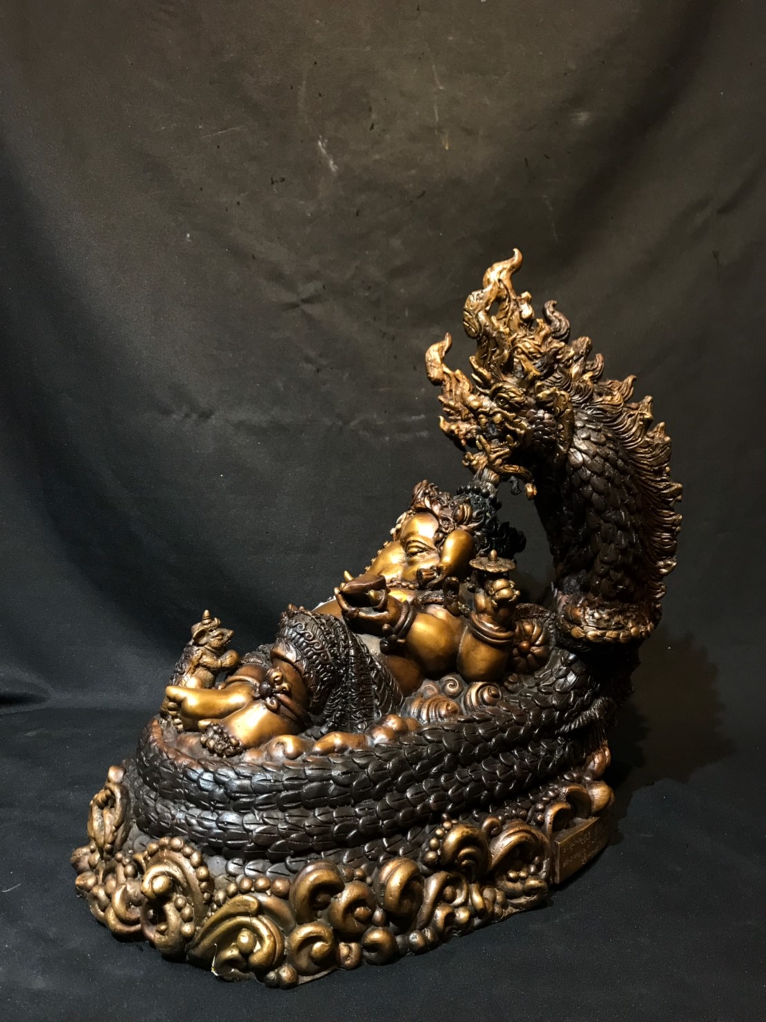 พระพิฆเนศ ปางเสวยสุข ทรงบัลลังก์พญาจันทรคุปต์นาคราช หน้าตัก 9 นิ้ว