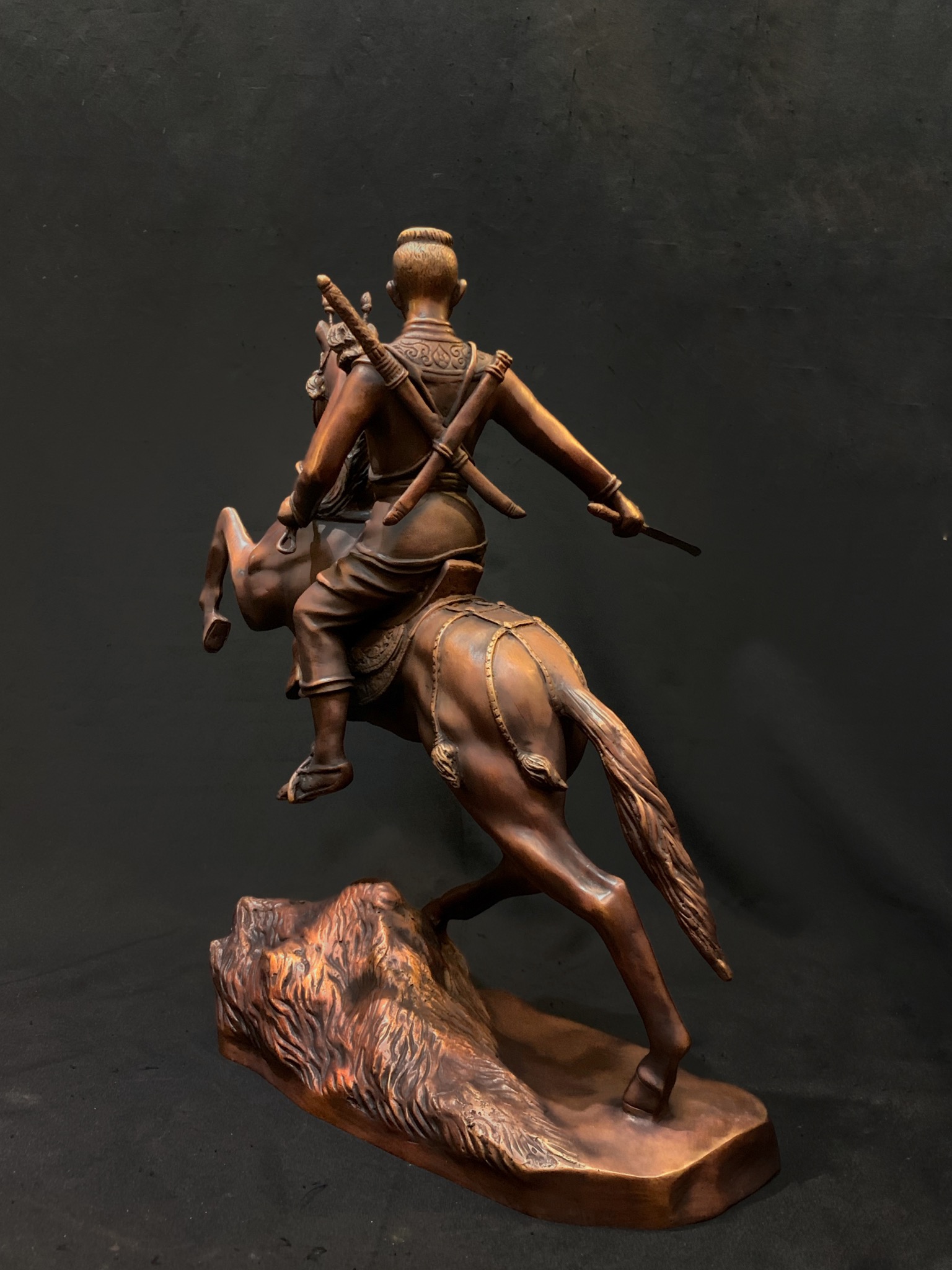 พระนเรศวรมหาราช ปราบไพรี หน้าตัก 9 นิ้ว (ทรงดาบ)