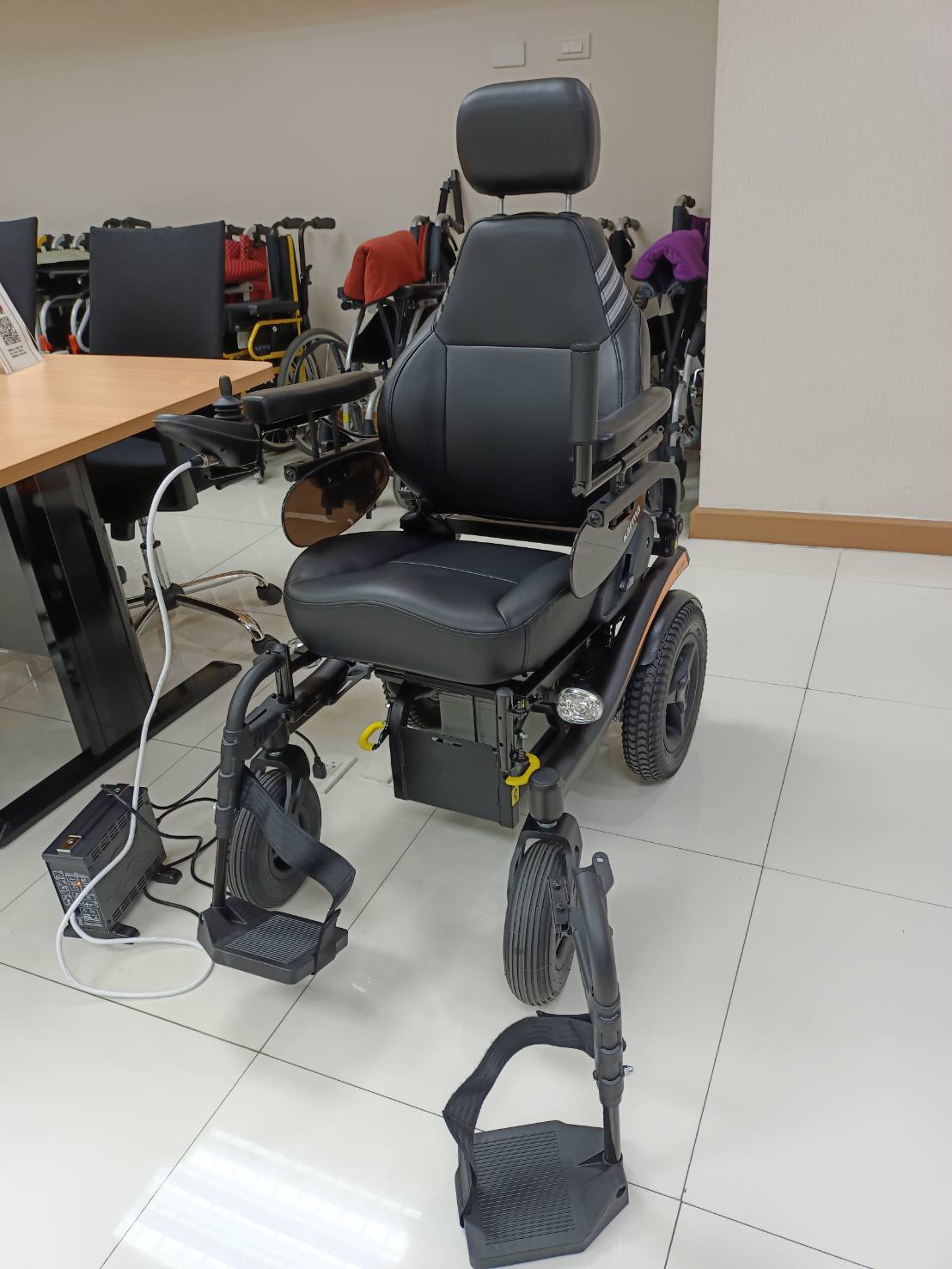 รถเข็นไฟฟ้าคาร์ม่า รุ่น Blazer Captain พนักพิงหลังปรับเอนได้ รับประกันศูนย์ 5 ปี (รุ่นยอดนิยม)