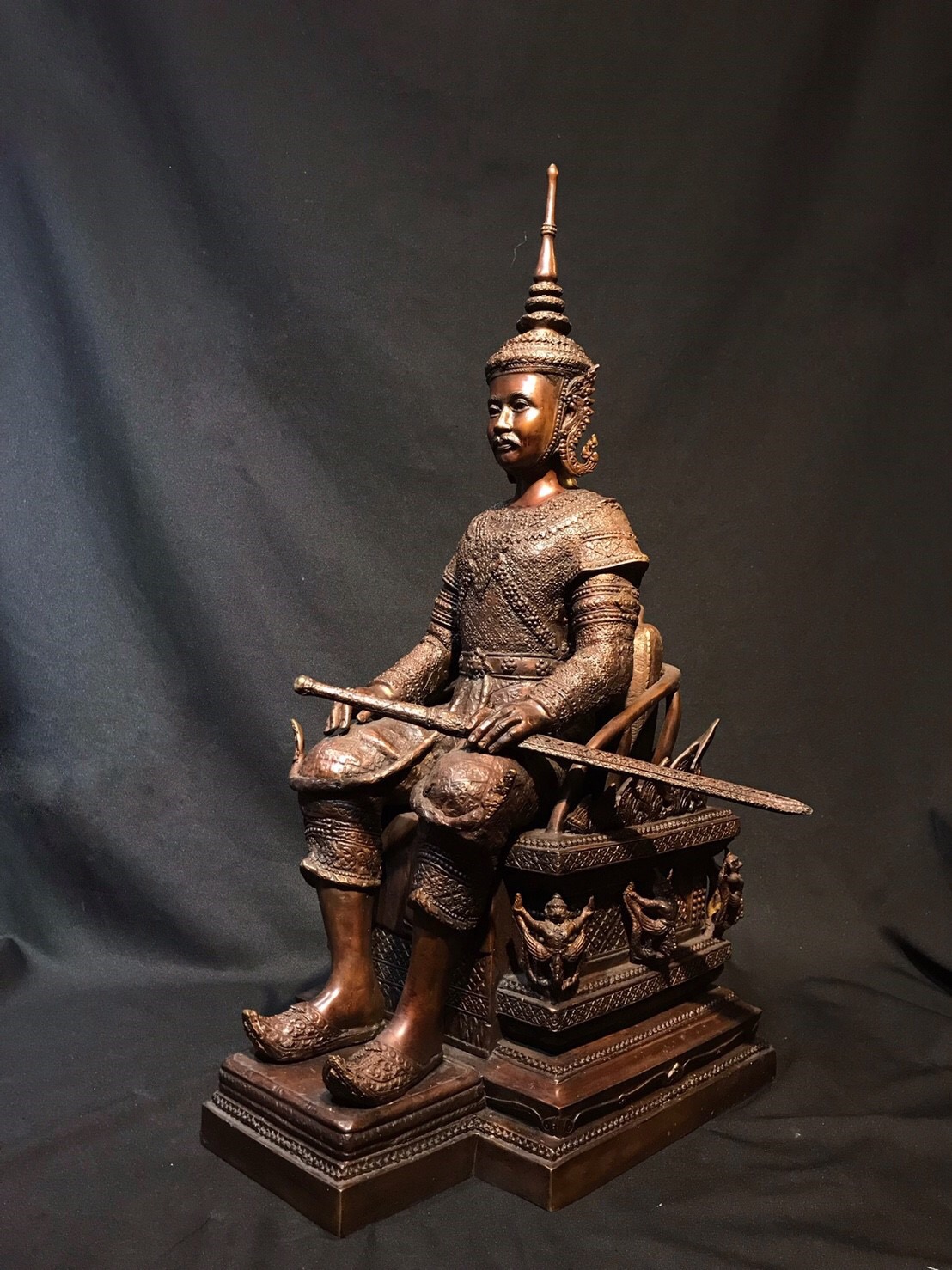 รัชกาลที่ 5 นั่งบัลลังก์ หน้าตัก 14 นิ้ว