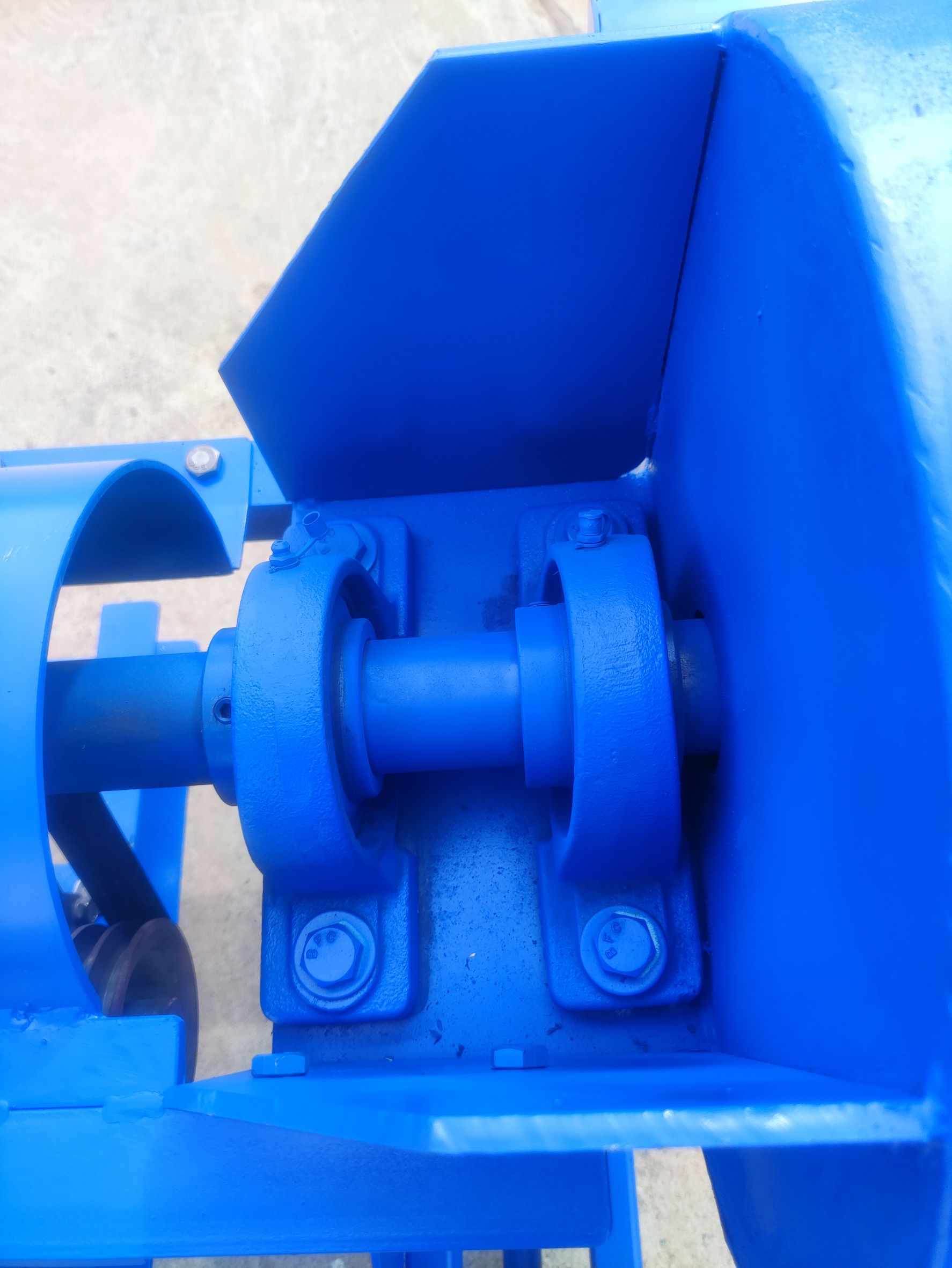 เครื่องสับกิ่งไม้ รุ่นใหม่ เครื่องพร้อมมอเตอร์ 10 เเรง ราคาประหยัด