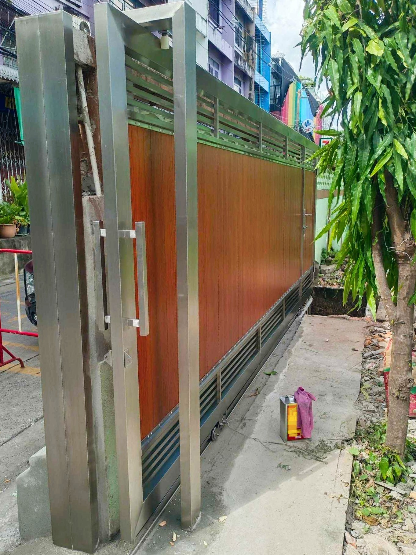 ช่างสแตนเลส ประตูสแตนเลส ประตูรีโมท มอเตอร์รีโมท จังหวัดสุพรรณบุรี (ประตูรั้วอัลลอย Alloy)