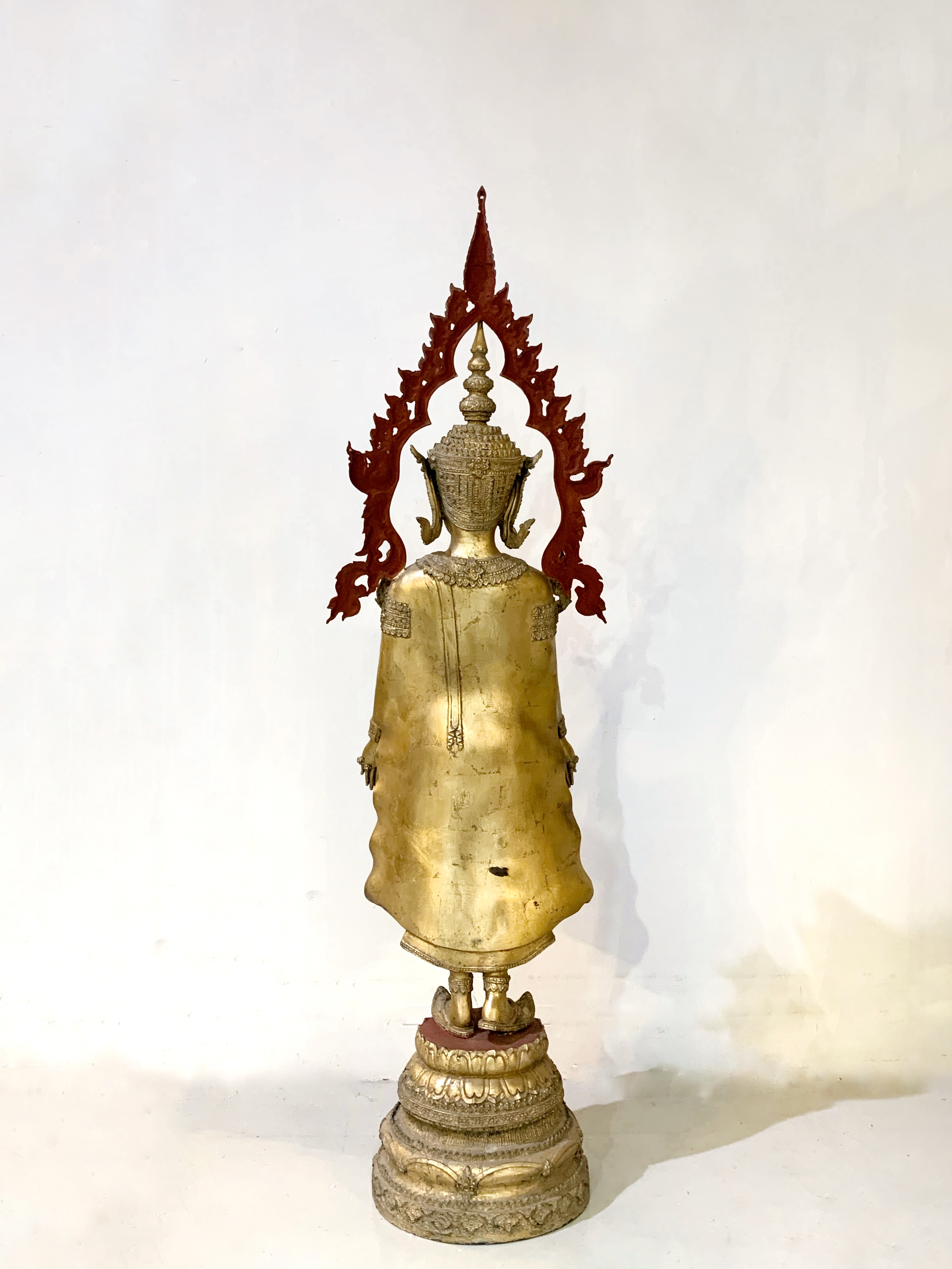 พระพุทธมหาจักรพรรดิ ปางเปิดโลก สูง 52 นิ้ว