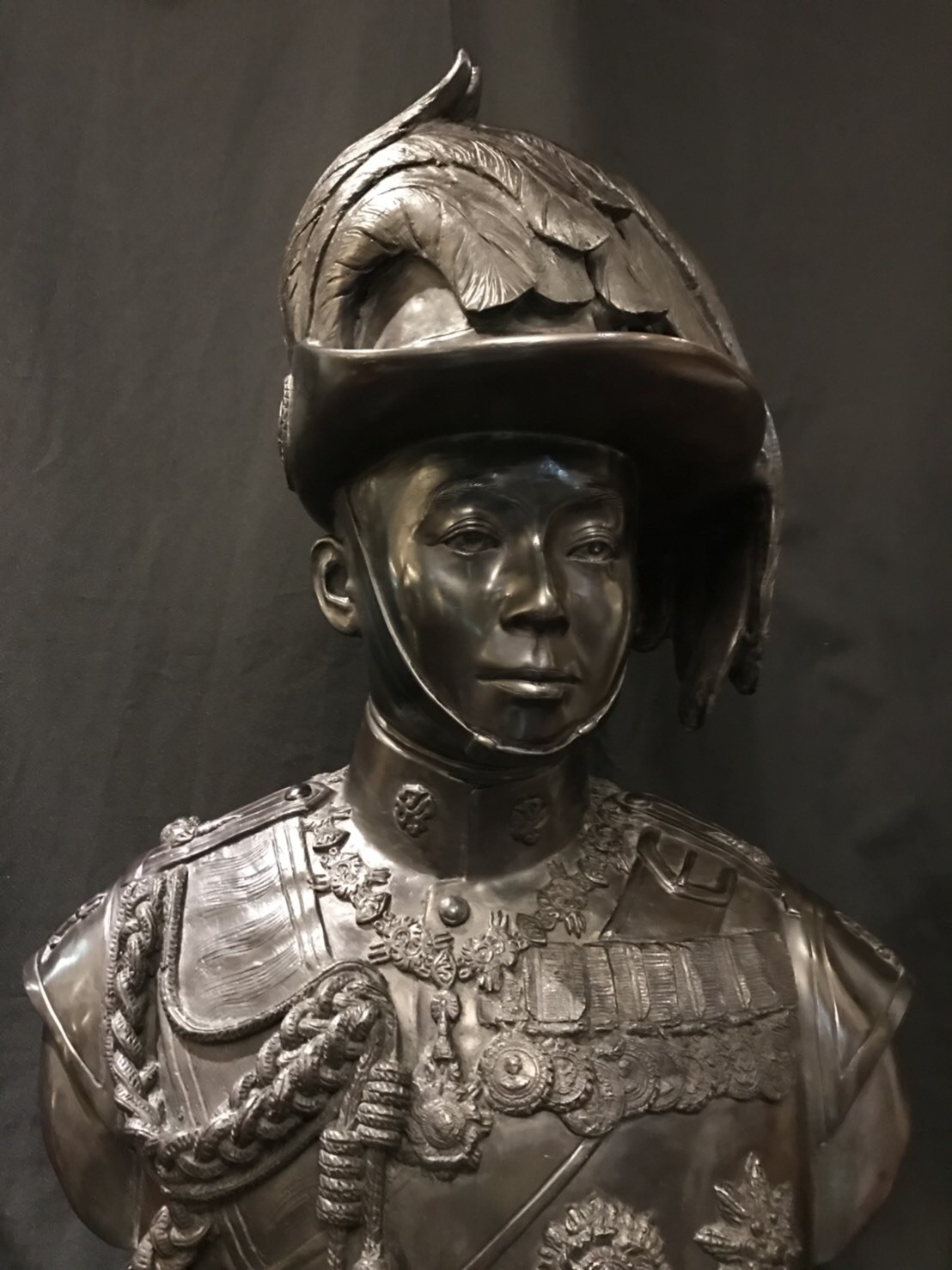 รัชกาลที่ 6 ครึ่งพระองค์ (ขนาดเท่าครึ่ง)