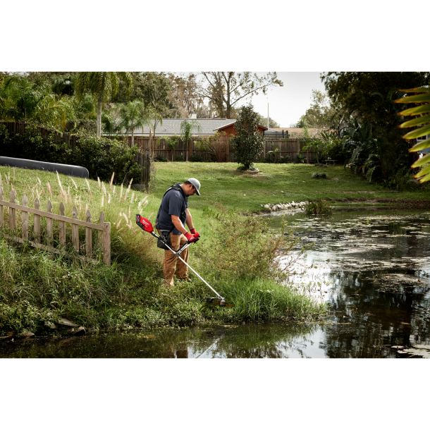 MILWAUKEE รุ่น M18 FBCU-0 เเครื่องตัดหญ้าไร้สาย 18 โวลต์ พร้อมเครื่องชาร์จและแบตเตอรี่ 18V@5.0AH x 2 ก้อน