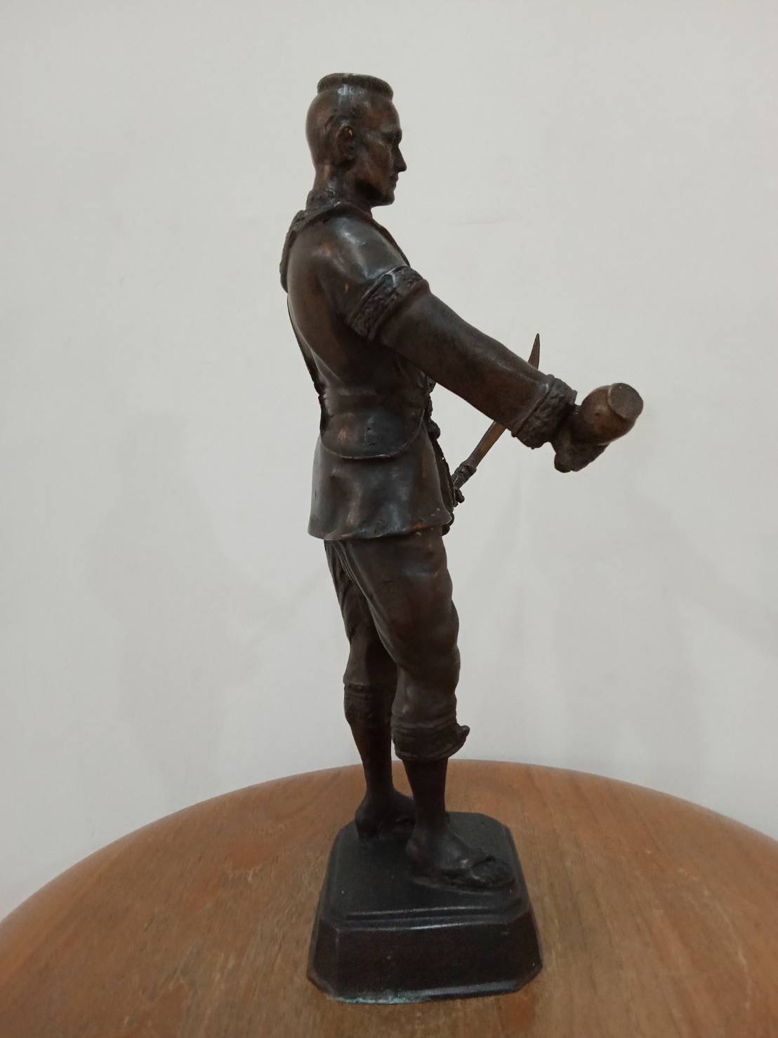 พระนเรศวรมหาราช ยืนหลั่งทักษิโณทก สูง 12 นิ้ว