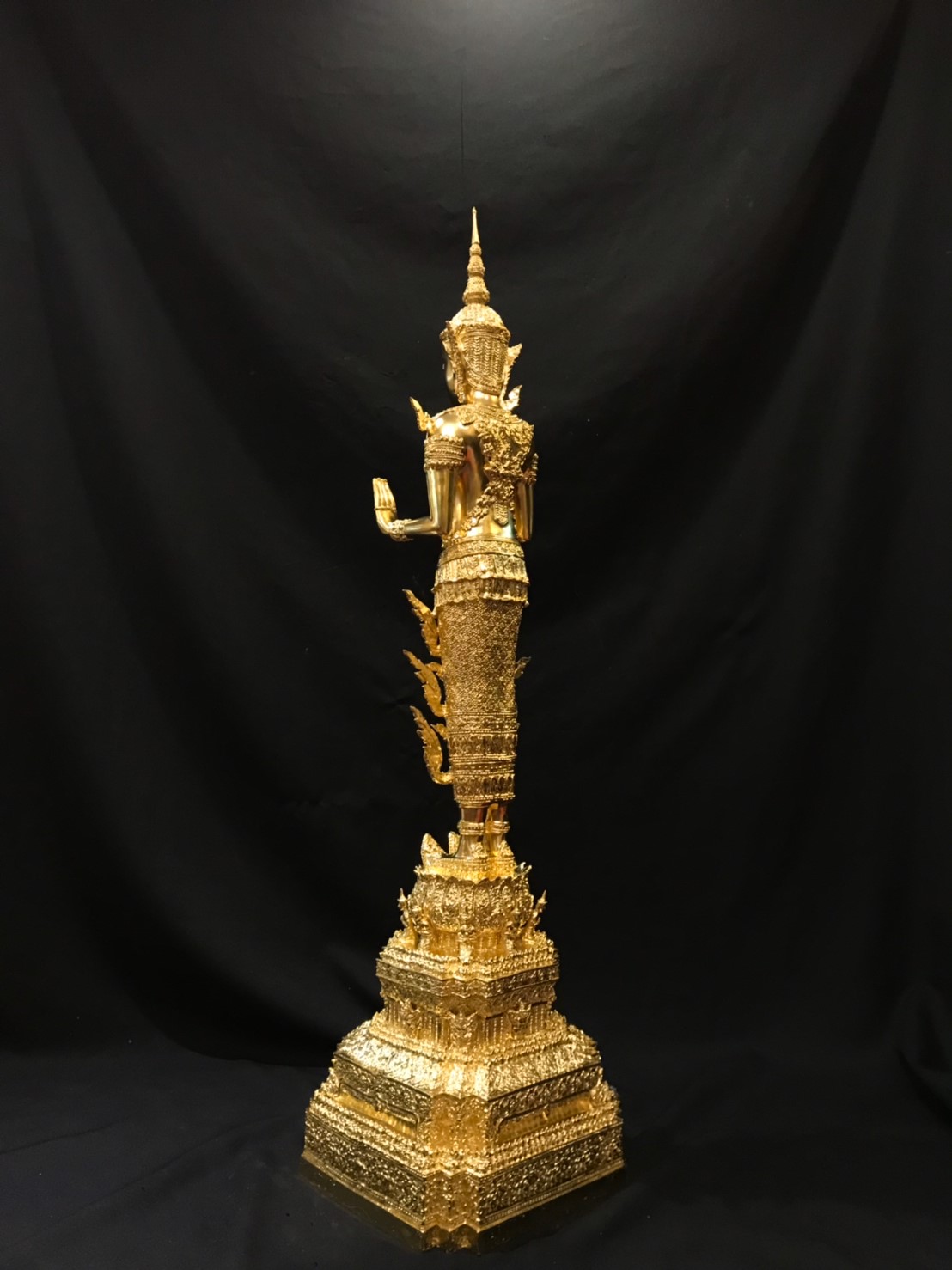 พระพุทธรูป ปางห้ามสมุทร ทรงเครื่องจักรพรรดิ์ หน้าตัก 9 นิ้ว