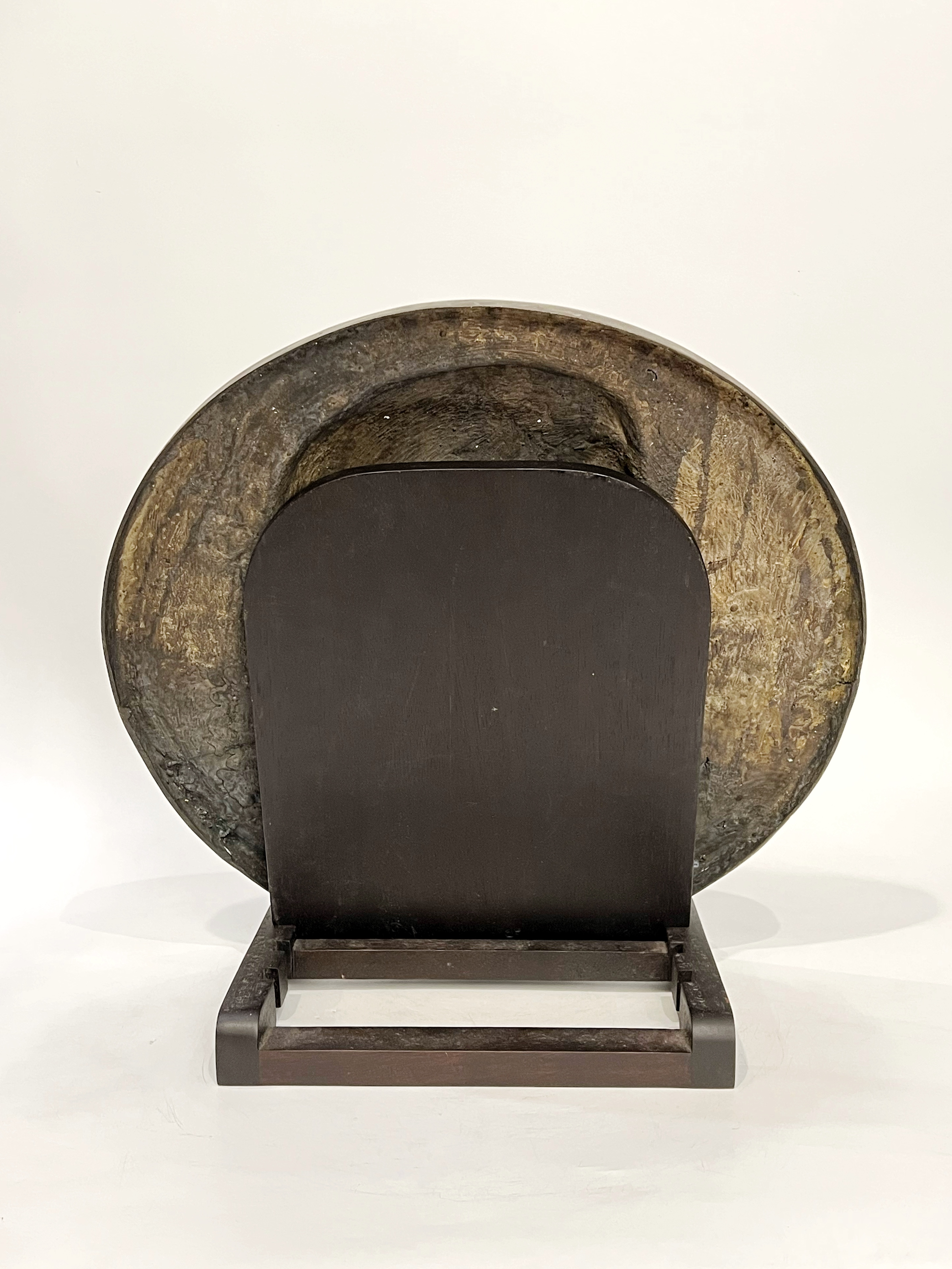 เหรียญรัชกาลที่ 9 พร้อมขาไม้มะค่า