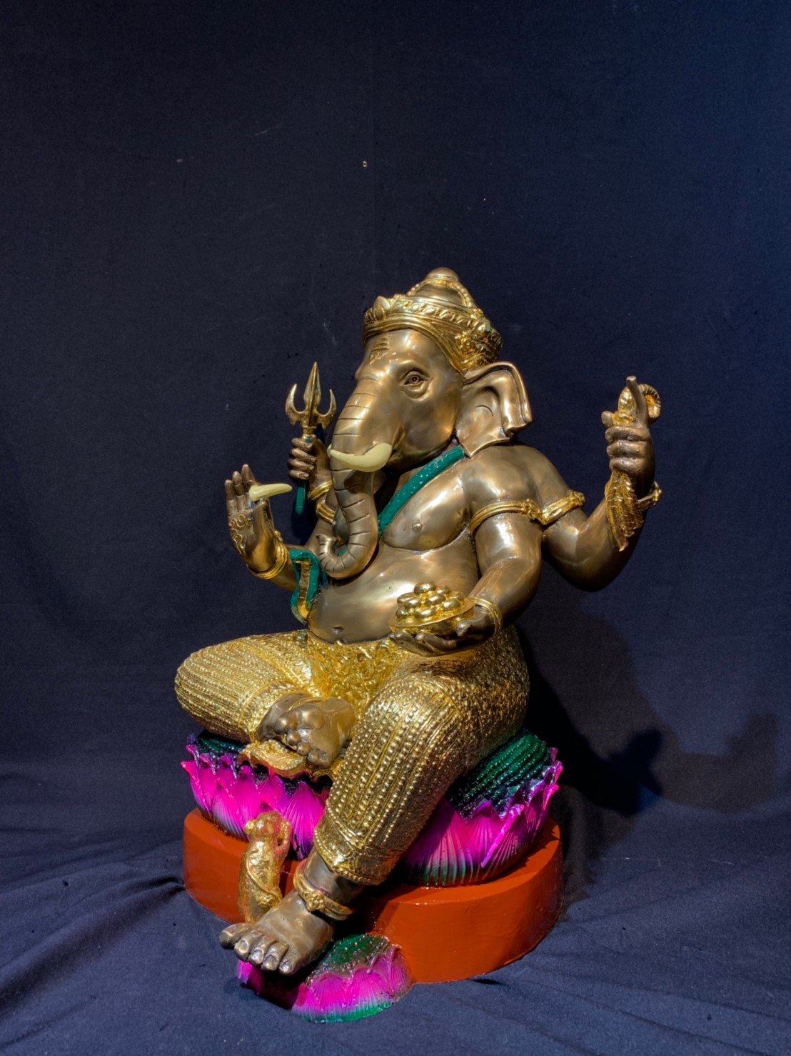 พระพิฆเนศ ปางเอกทันตะ หน้าตัก 16 นิ้ว (นั่งบัวห้อยขา)