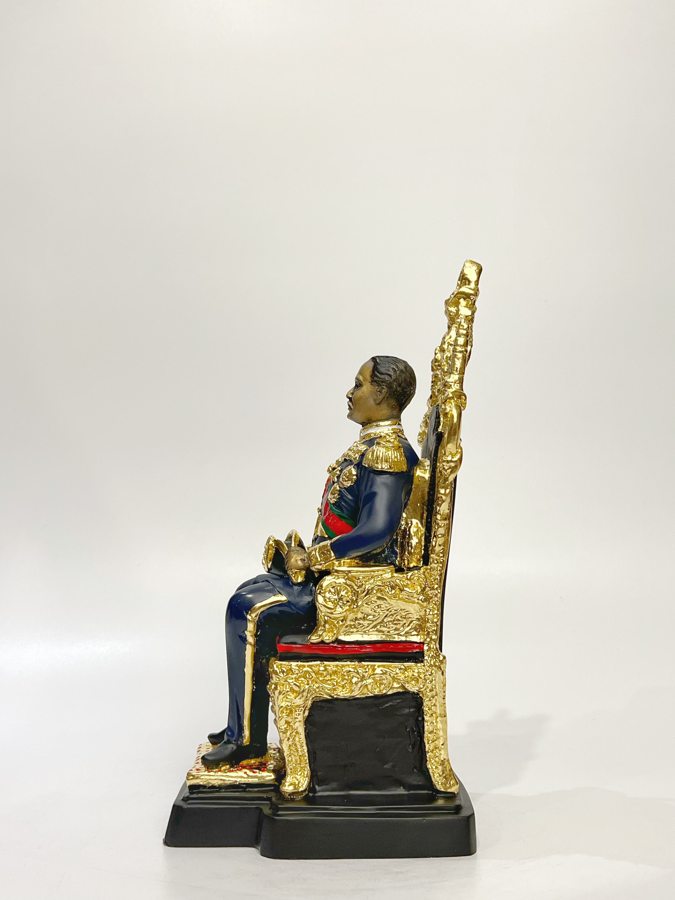 รัชกาลที่ 5 นั่งบัลลังก์ หน้าตัก 5 นิ้ว