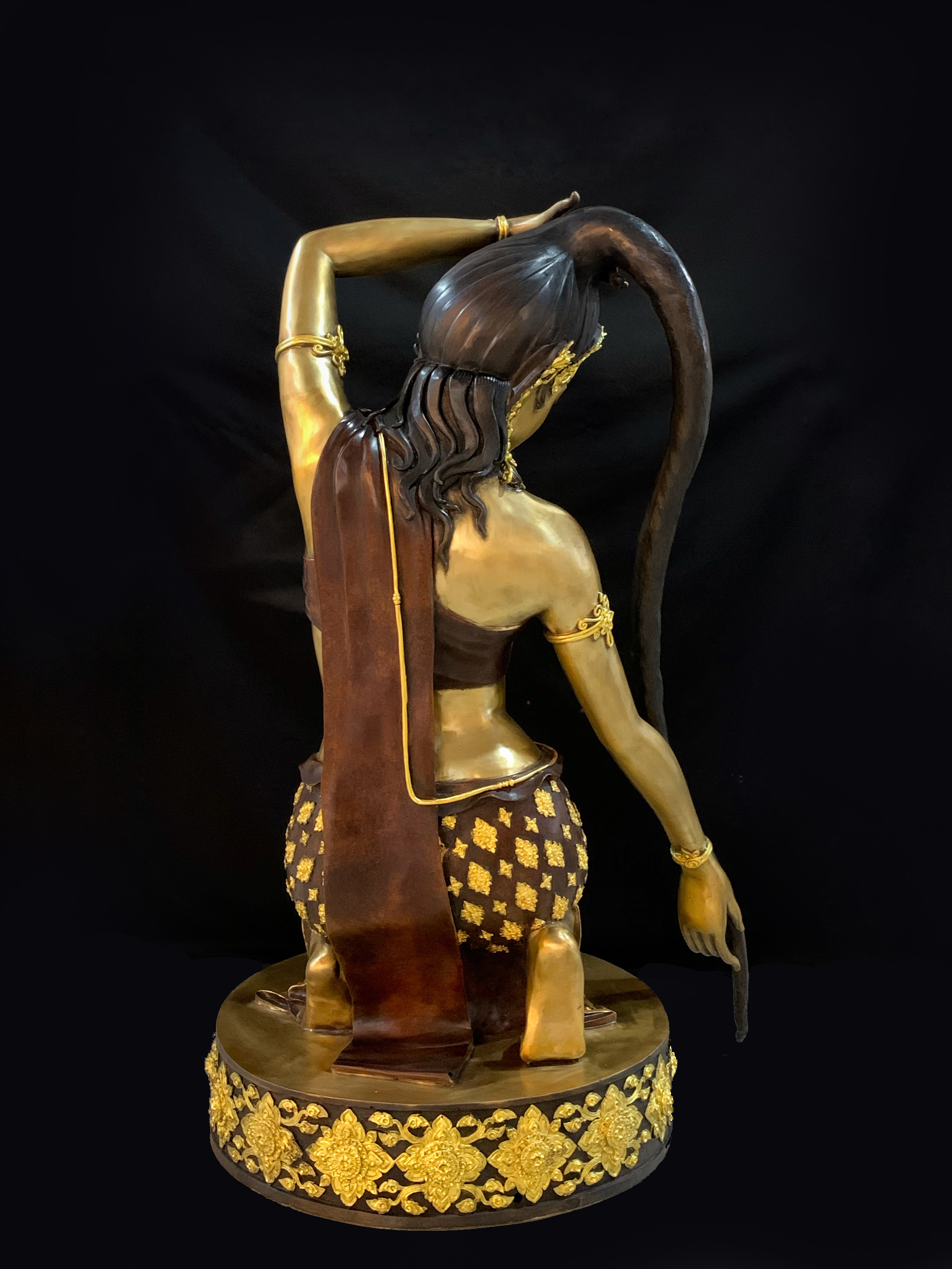 พระแม่ธรณีบีบมวยผม หน้าตัก 30 นิ้ว