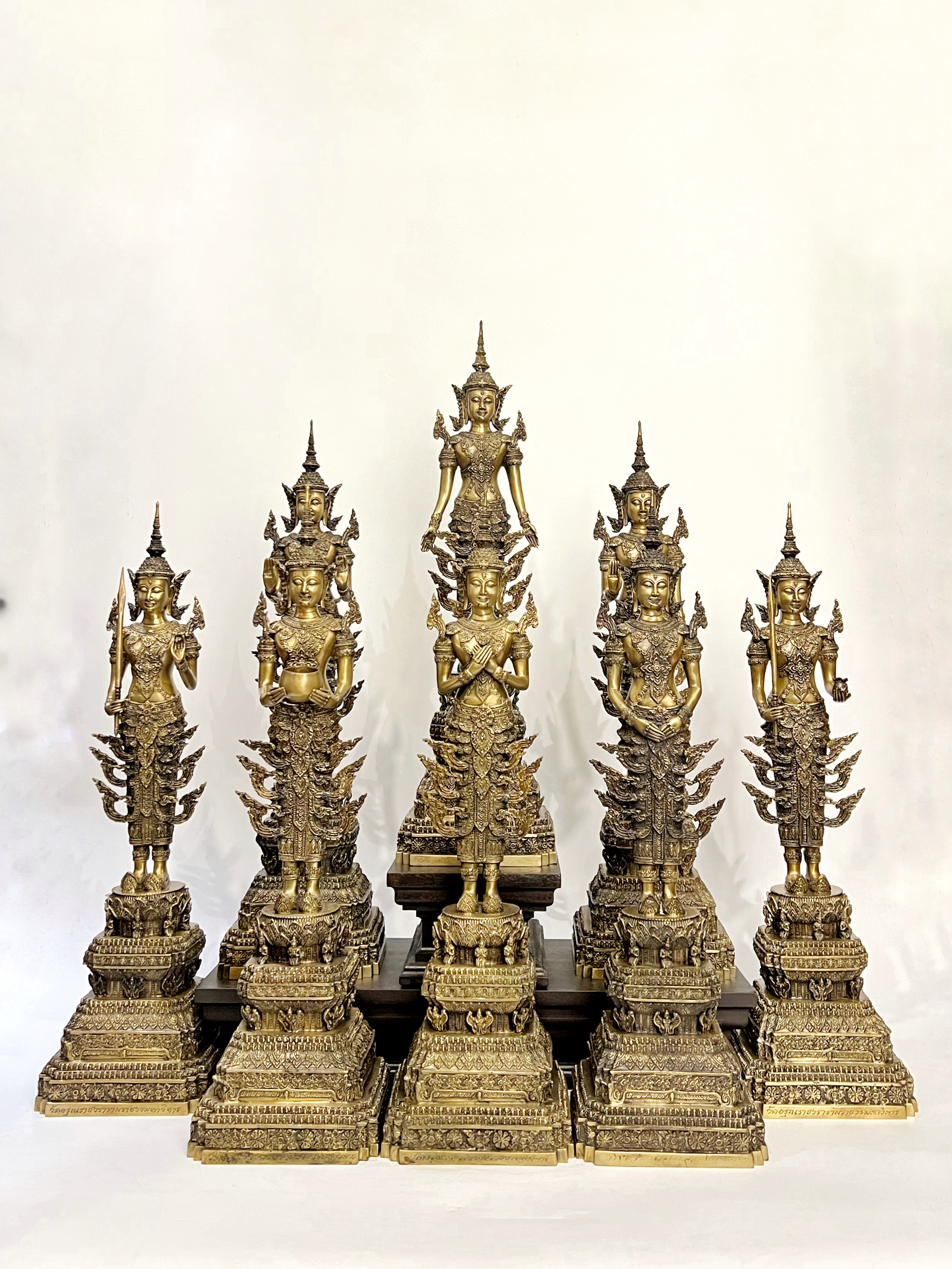 พระพุทธรูป พร้อม เทวรูป ทรงเครื่องจักพรรดิ์ หน้าตัก 5 นิ้ว (รวม 8 องค์)