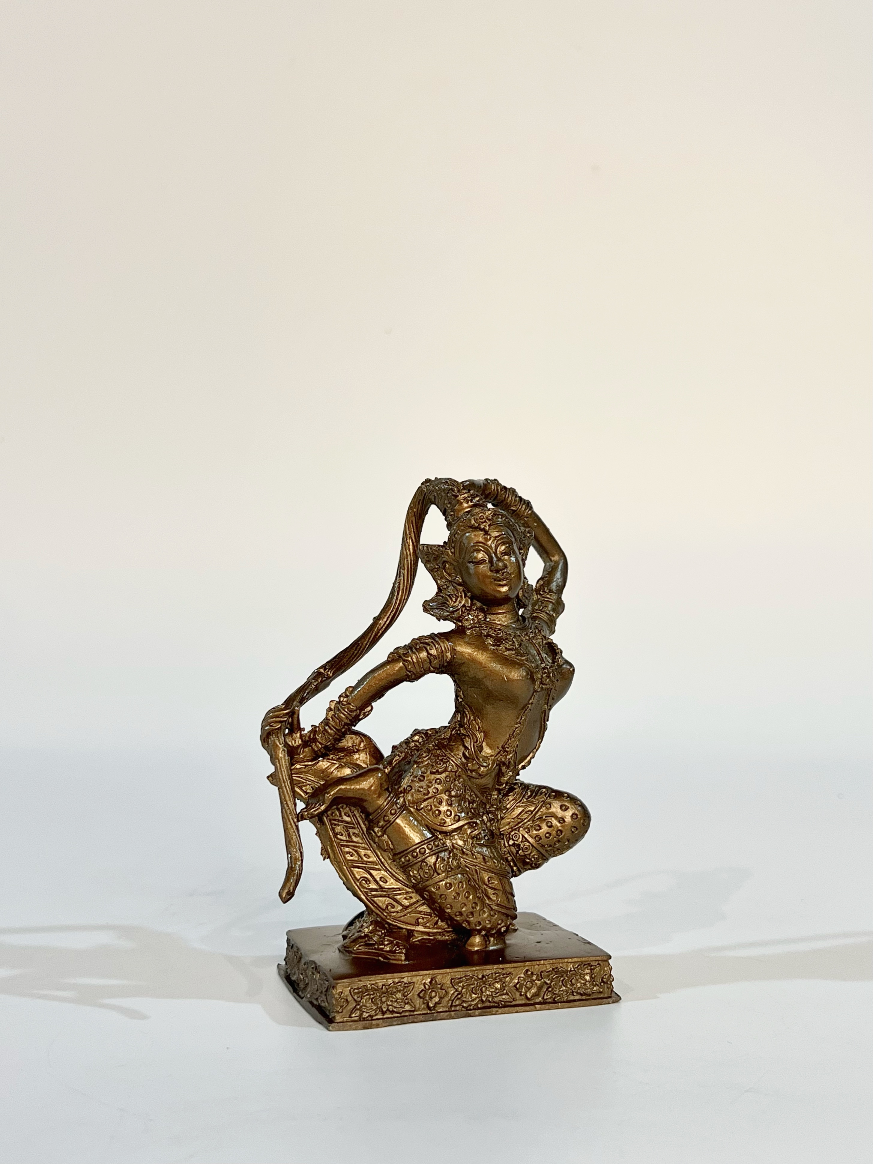 พระแม่ธรณีบีบมวยผม สูง 5 นิ้ว