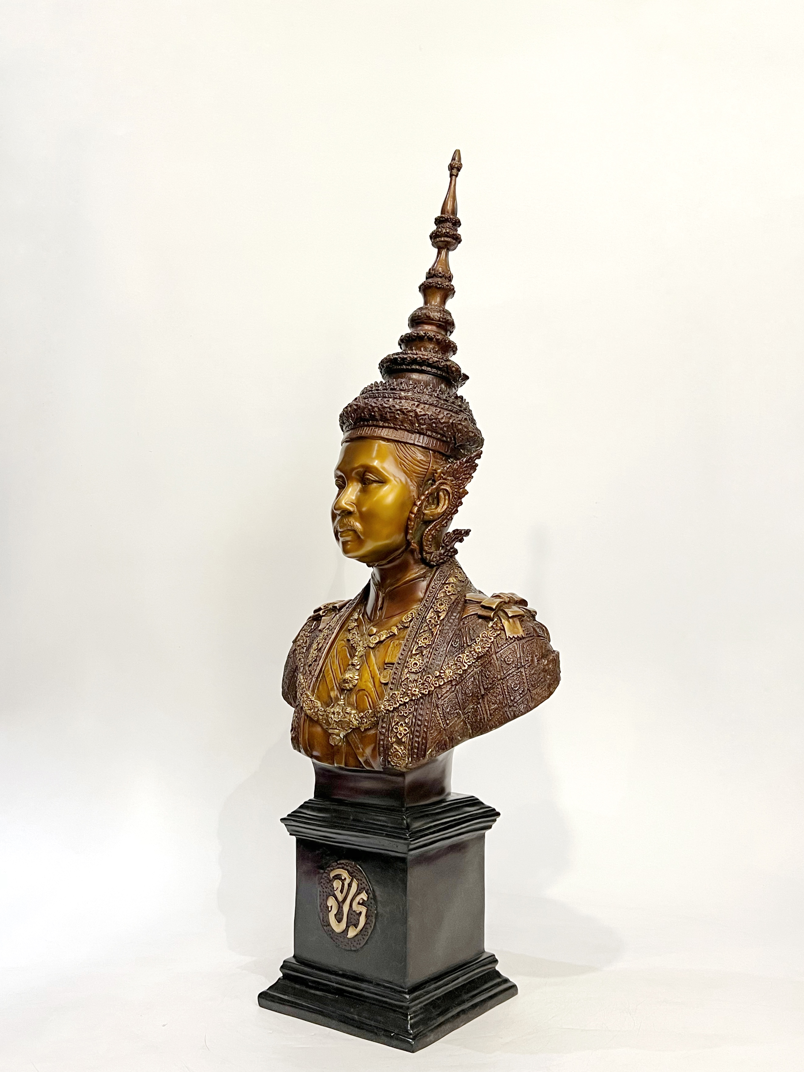 รัชกาลที่ 5 ครึ่งพระองค์ (ทรงพระมหาพิชัยมงกุฎ)