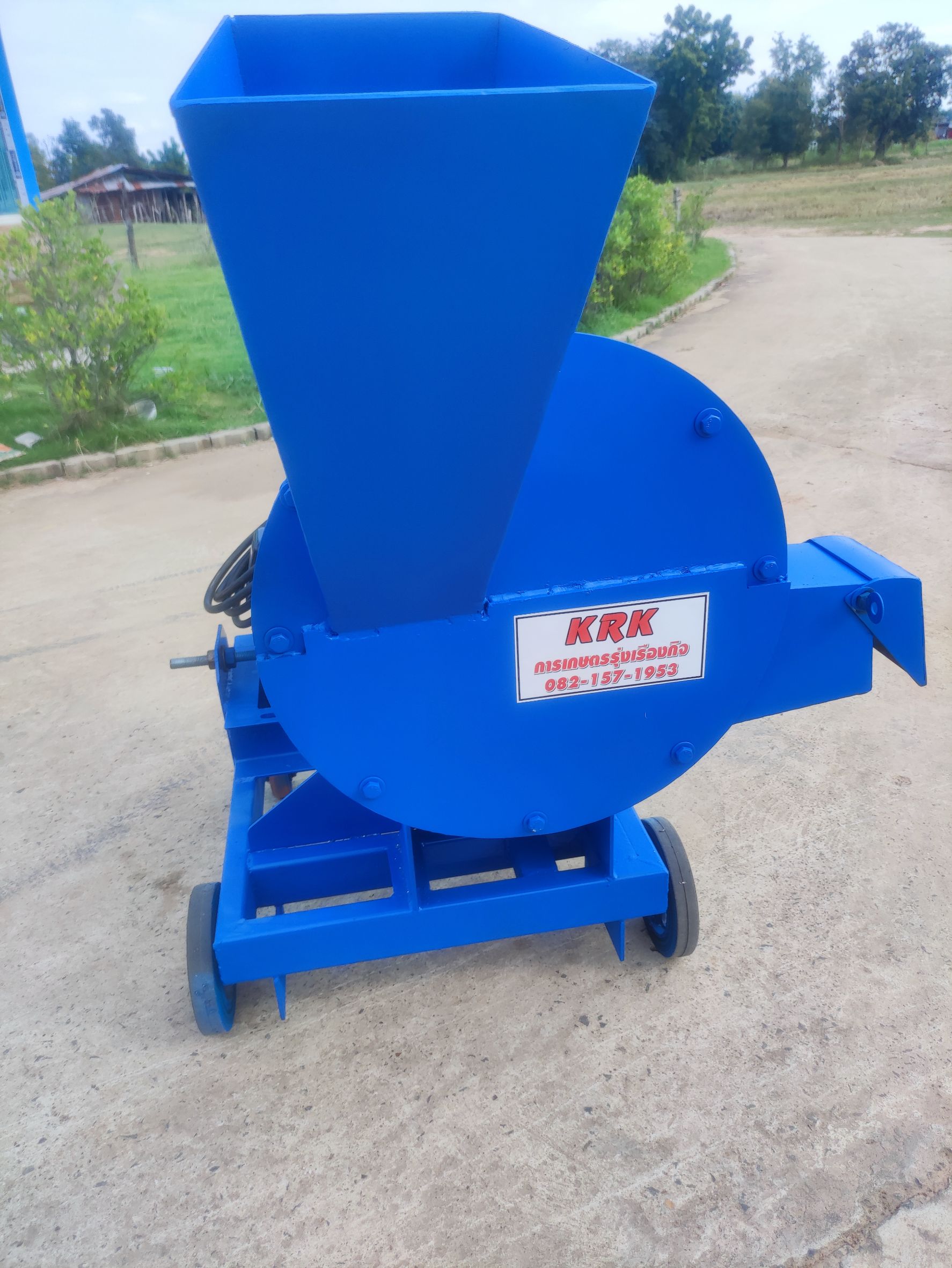 เครื่องสับกิ่งไม้ รุ่นใหม่ เครื่องพร้อมมอเตอร์ 10 เเรง ราคาประหยัด