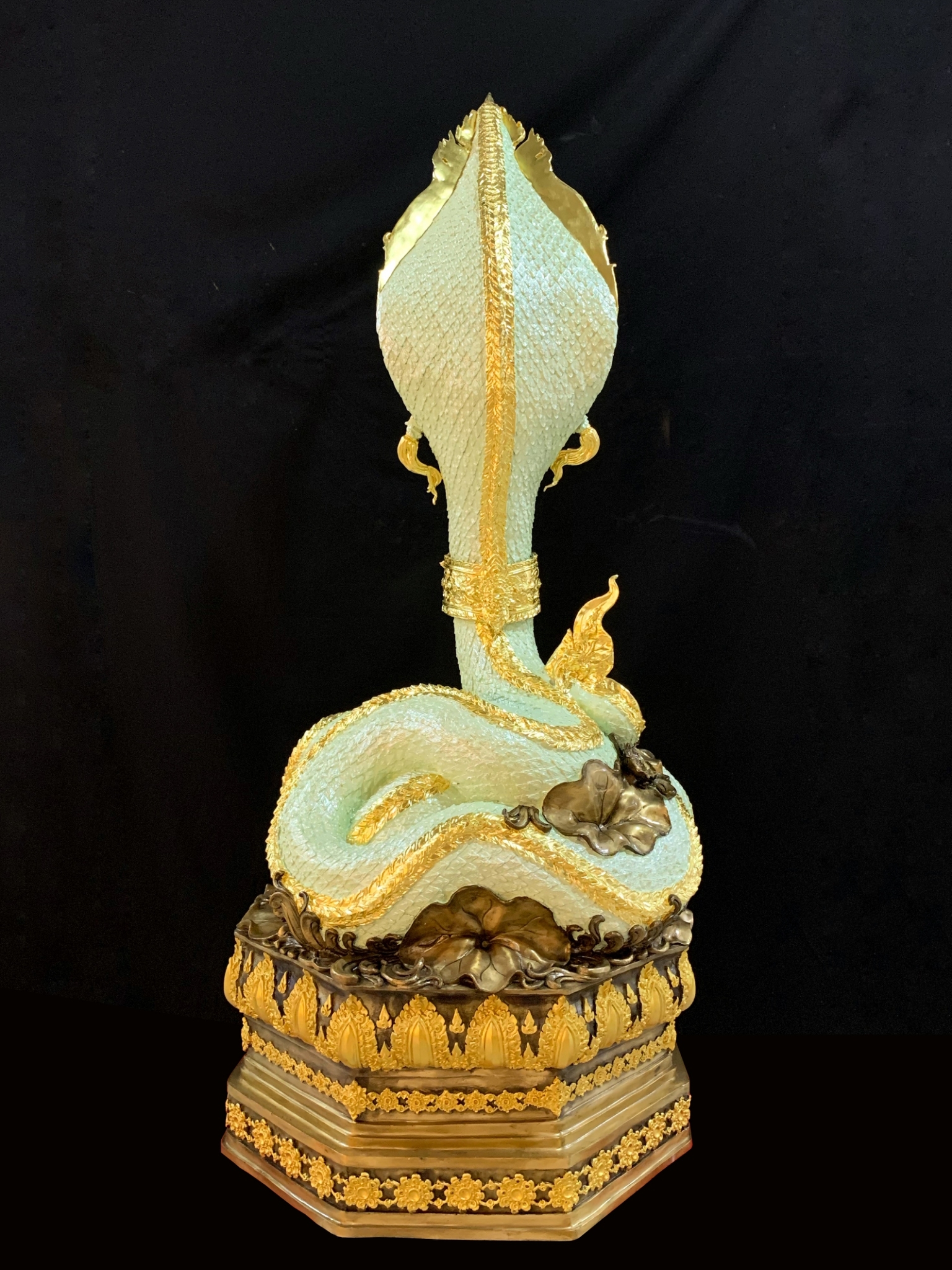 พญานาค สูง 149 cm.