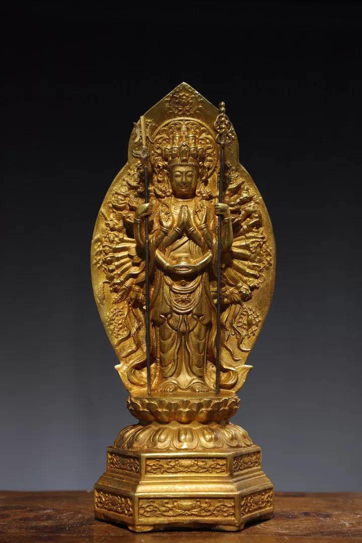 Pre-Order : พระโพธิสัตว์กวนอิม เจ้าแม่กวนอิม ปางพันมือ สูง 30 cm