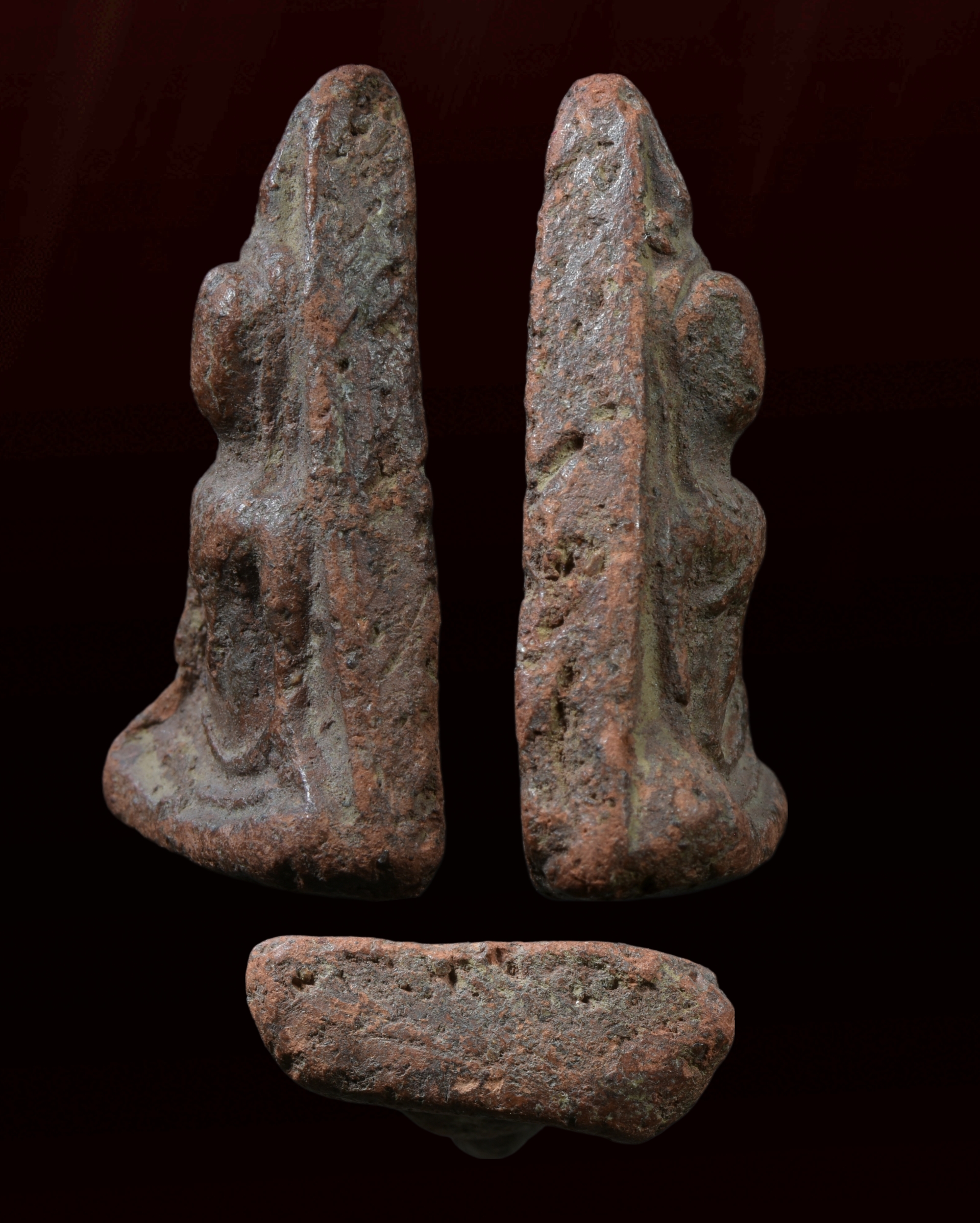 พระนางพญา พิมพ์เข่าโค้ง