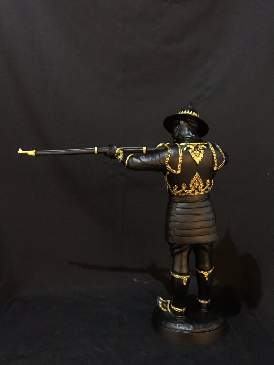 พระนเรศวรมหาราช ทรงพระแสงปืนต้น หน้าตัก 9 นิ้ว