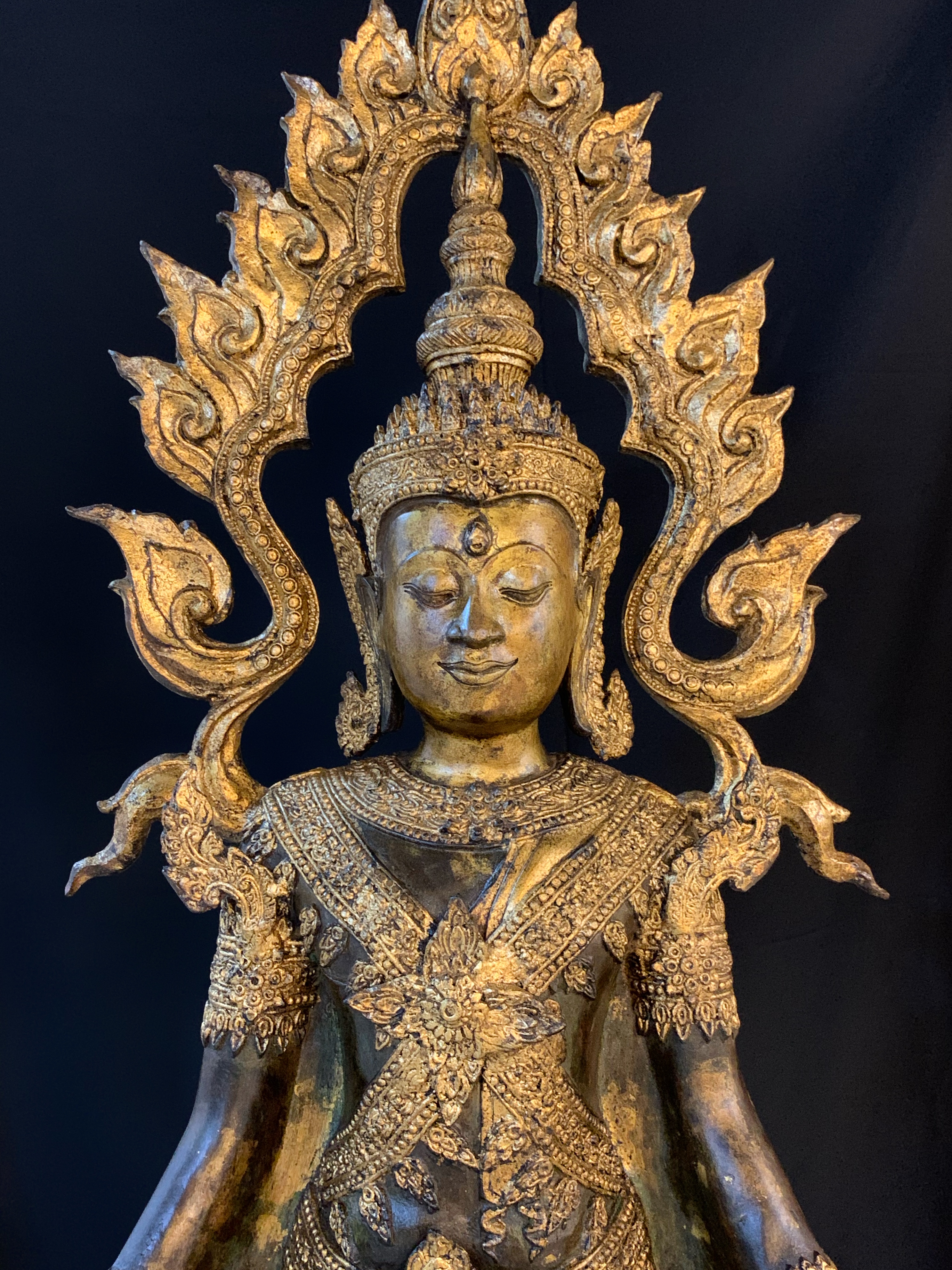 พระพุทธมหาจักรพรรดิ ปางเปิดโลก สูง 2 เมตร