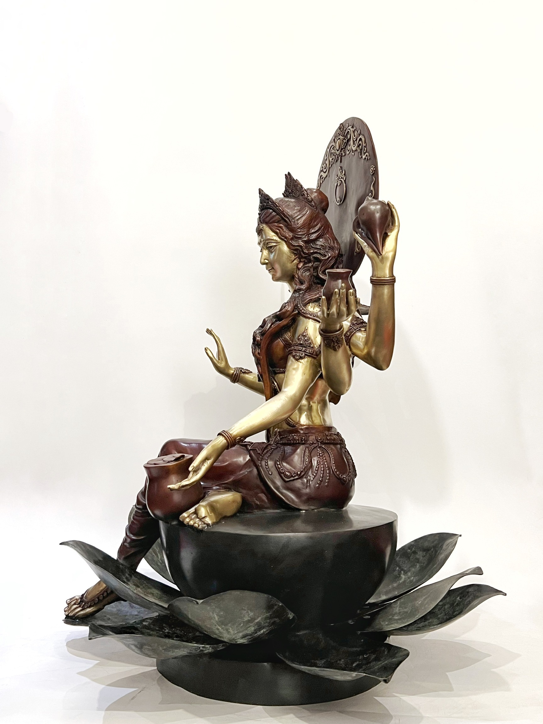 พระแม่ลักษมี หน้าตัก 16 นิ้ว