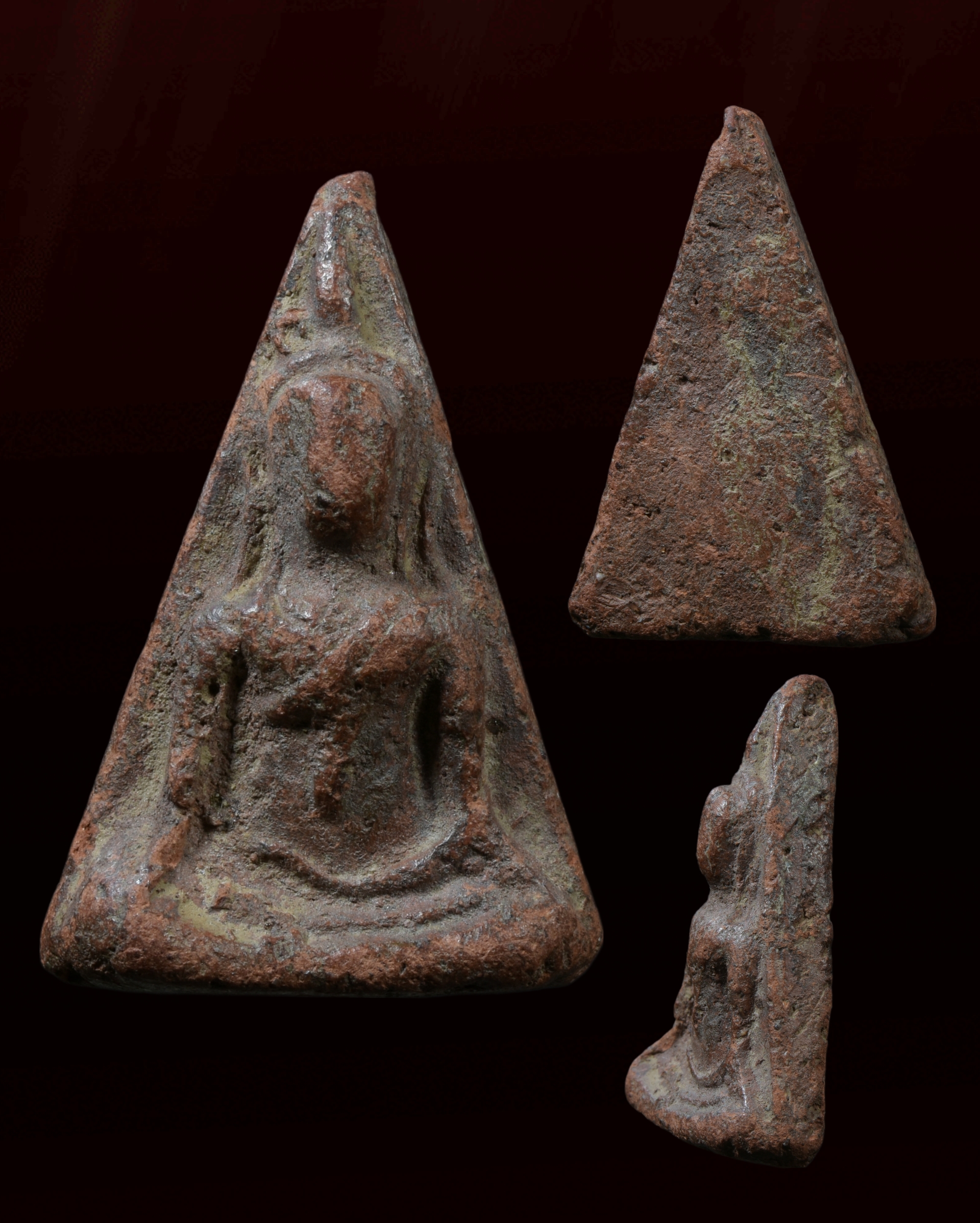 พระนางพญา พิมพ์เข่าโค้ง