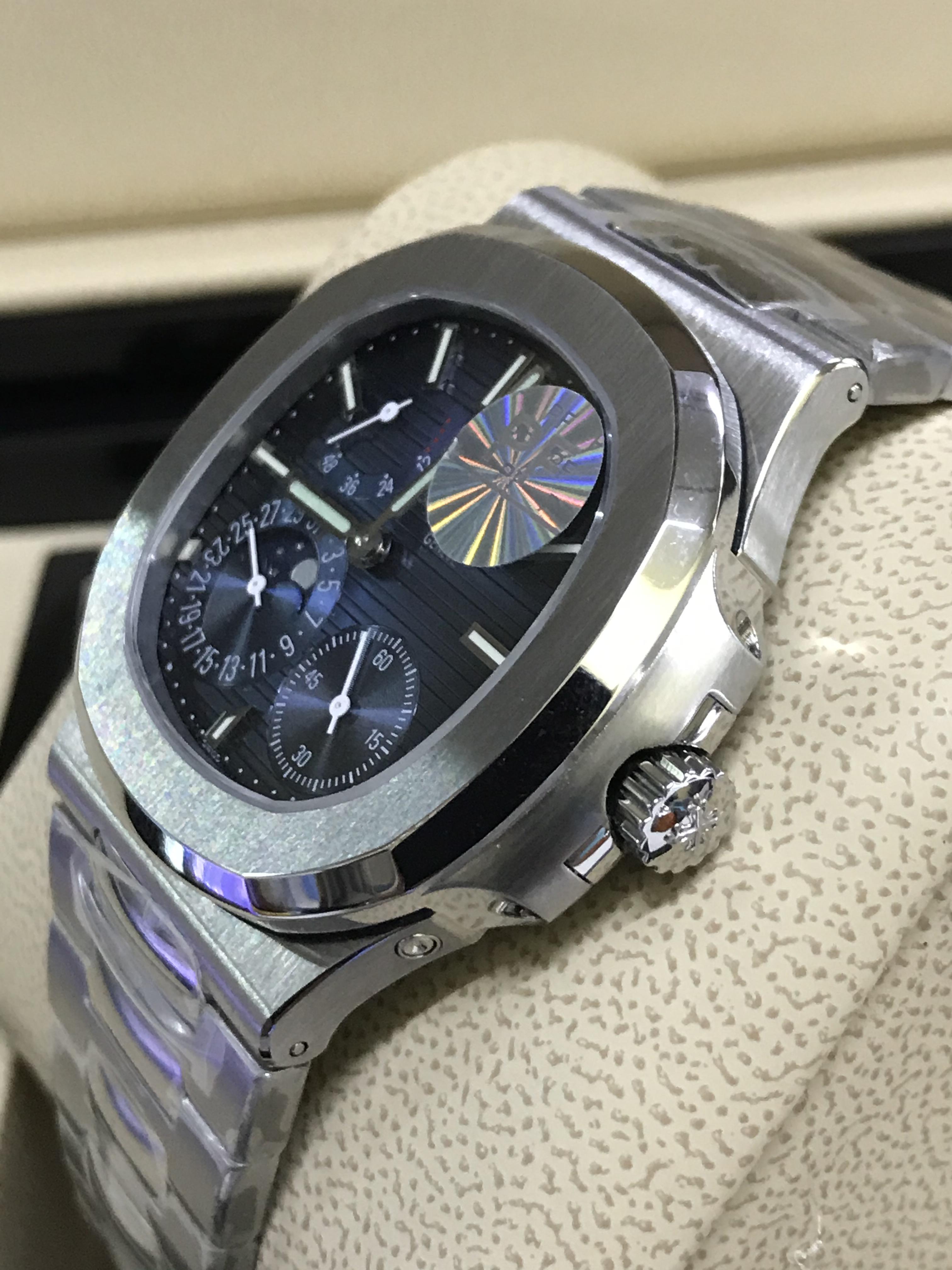 Patek Philippe Nautilus 5712/1A (Swiss)