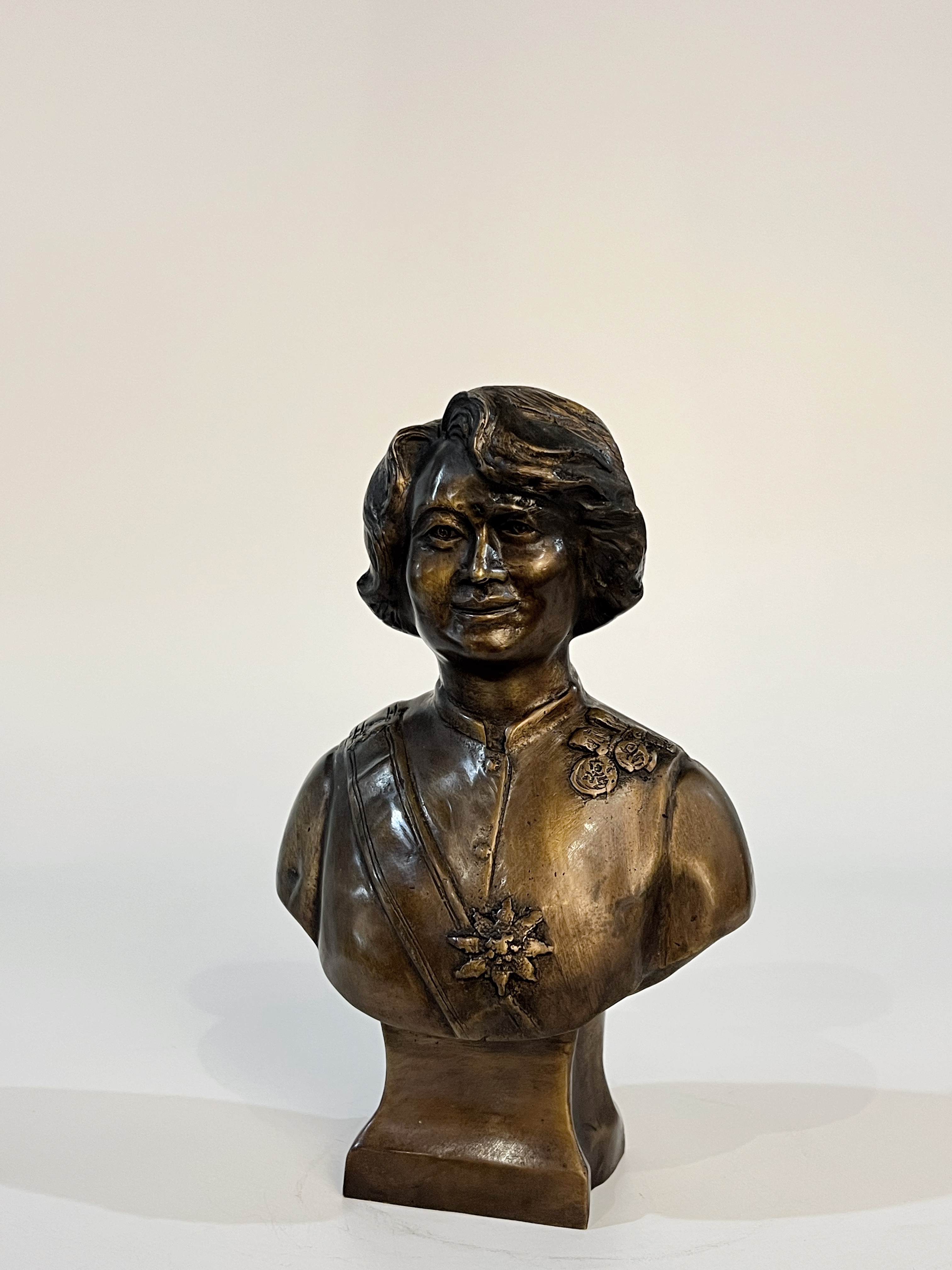 สมเด็จพระเจ้าพี่นางเธอ เจ้าฟ้ากัลยาณิวัฒนาฯ ครึ่งพระองค์